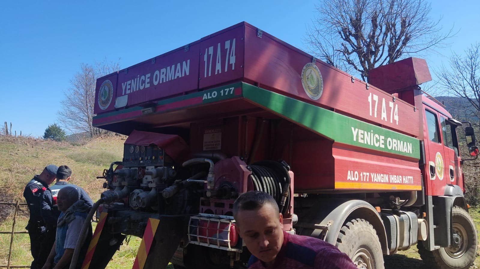 Çanakkale’nin Yenice ilçesine bağlı Karaköy köyü Gedikoba mahallesinde bu sabah saatlerinde çöplük alanda çıkan yangın, ormanlık alana sıçramadan ...