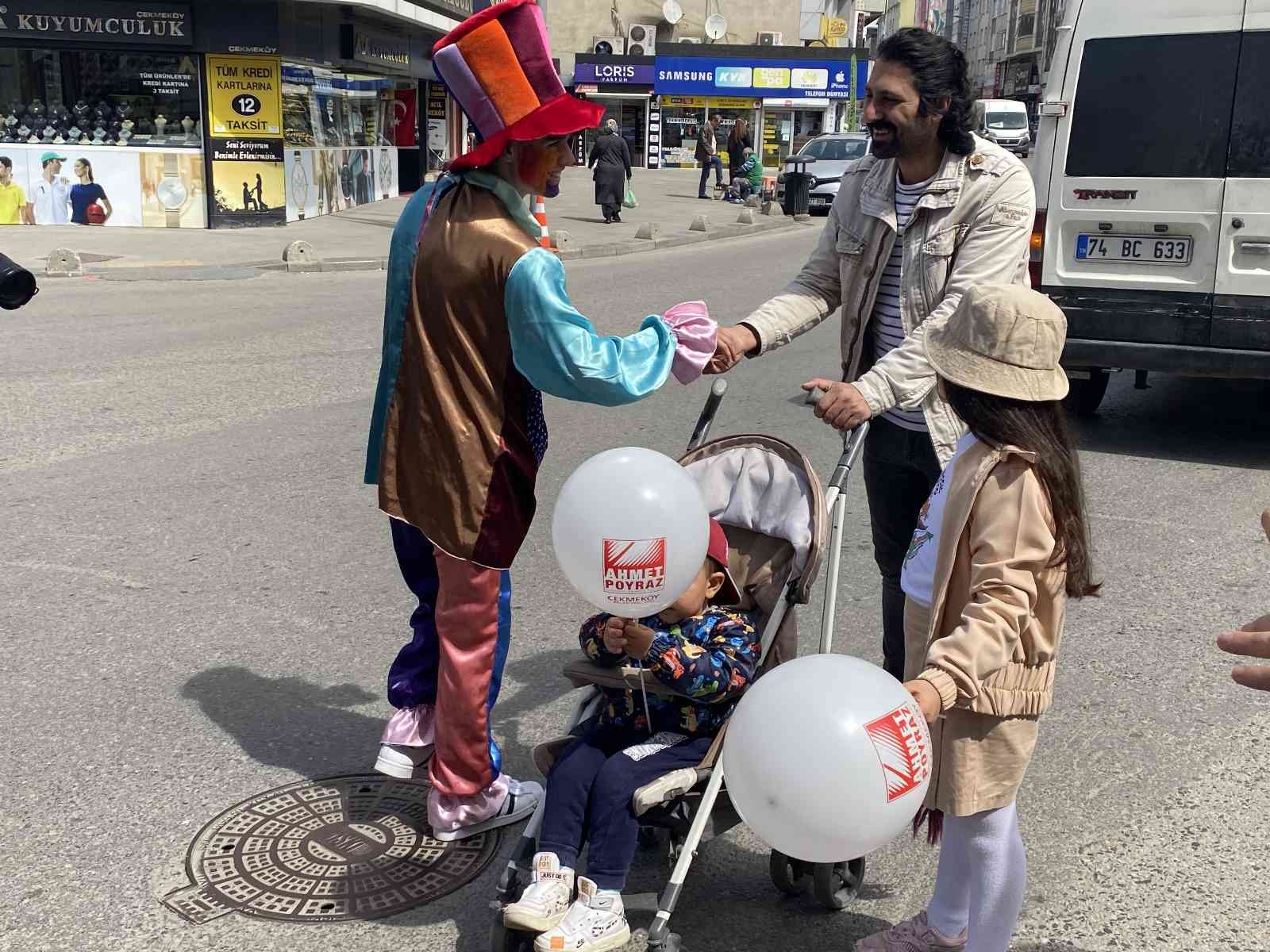 Çekmeköy’de 23 Nisan Ulusal Egemenlik ve Çocuk Bayramı coşkusu sokaklara taşındı. Belediye ekipleri, sokaklarda, caddelerde, parklarda, çocuklara ...