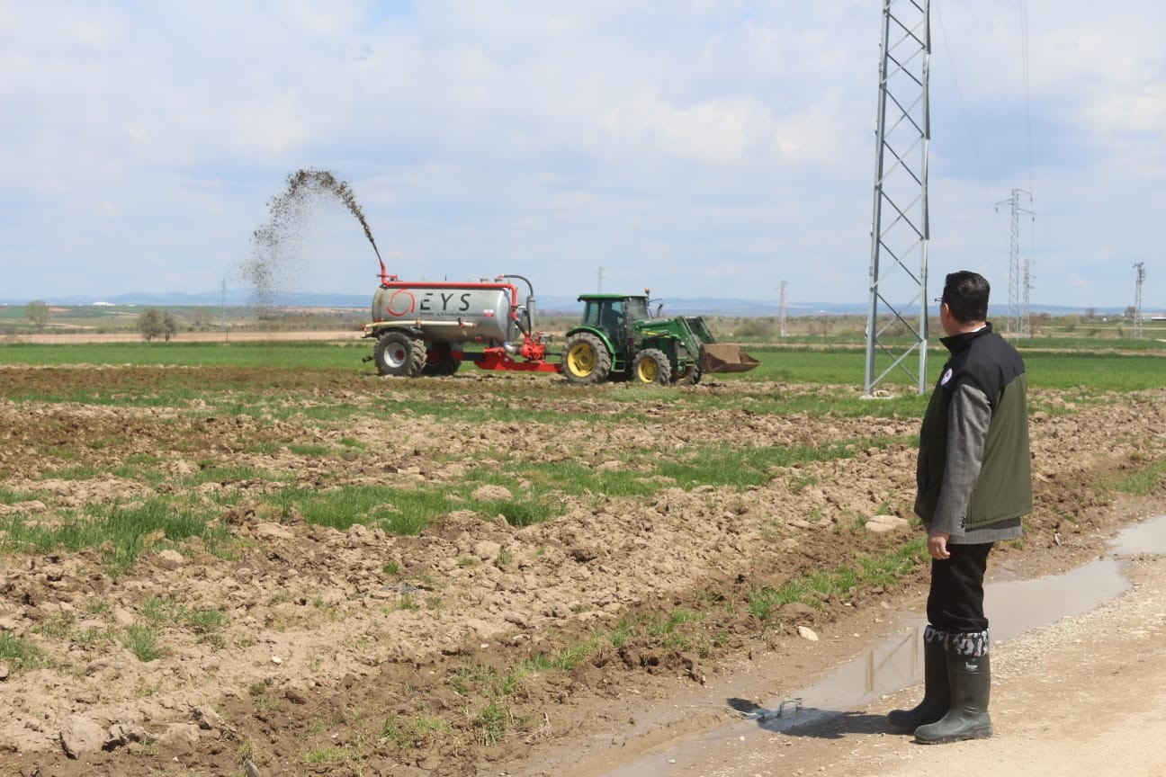 Kırklareli’nde ‘Çiftlik Atıklarının Bertarafı’ projesi ile toplanan organik atıklar, tarlalarda gübre olarak kullanıldı. Ekolojik dönüşümün ...