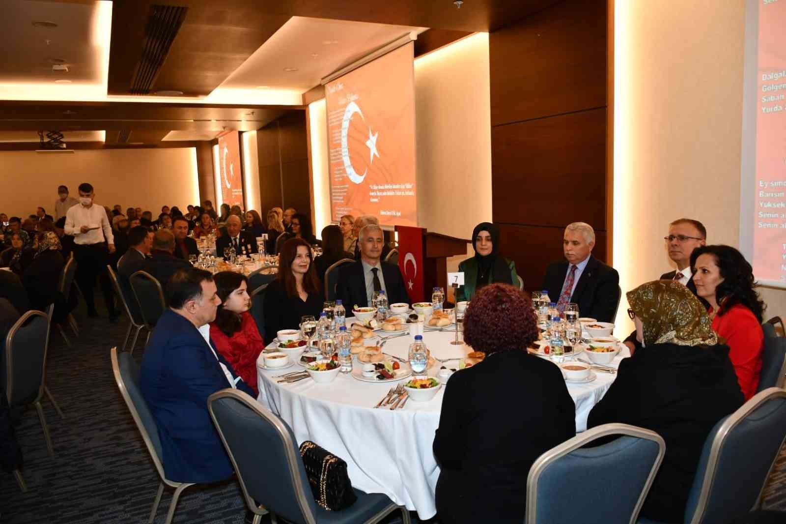 Tekirdağ’ın Çorlu ilçesinde kaymakamlık tarafından, ilçede ikamet eden şehit aileleri ve gaziler onuruna iftar yemeği düzenlendi. Çorlu ...