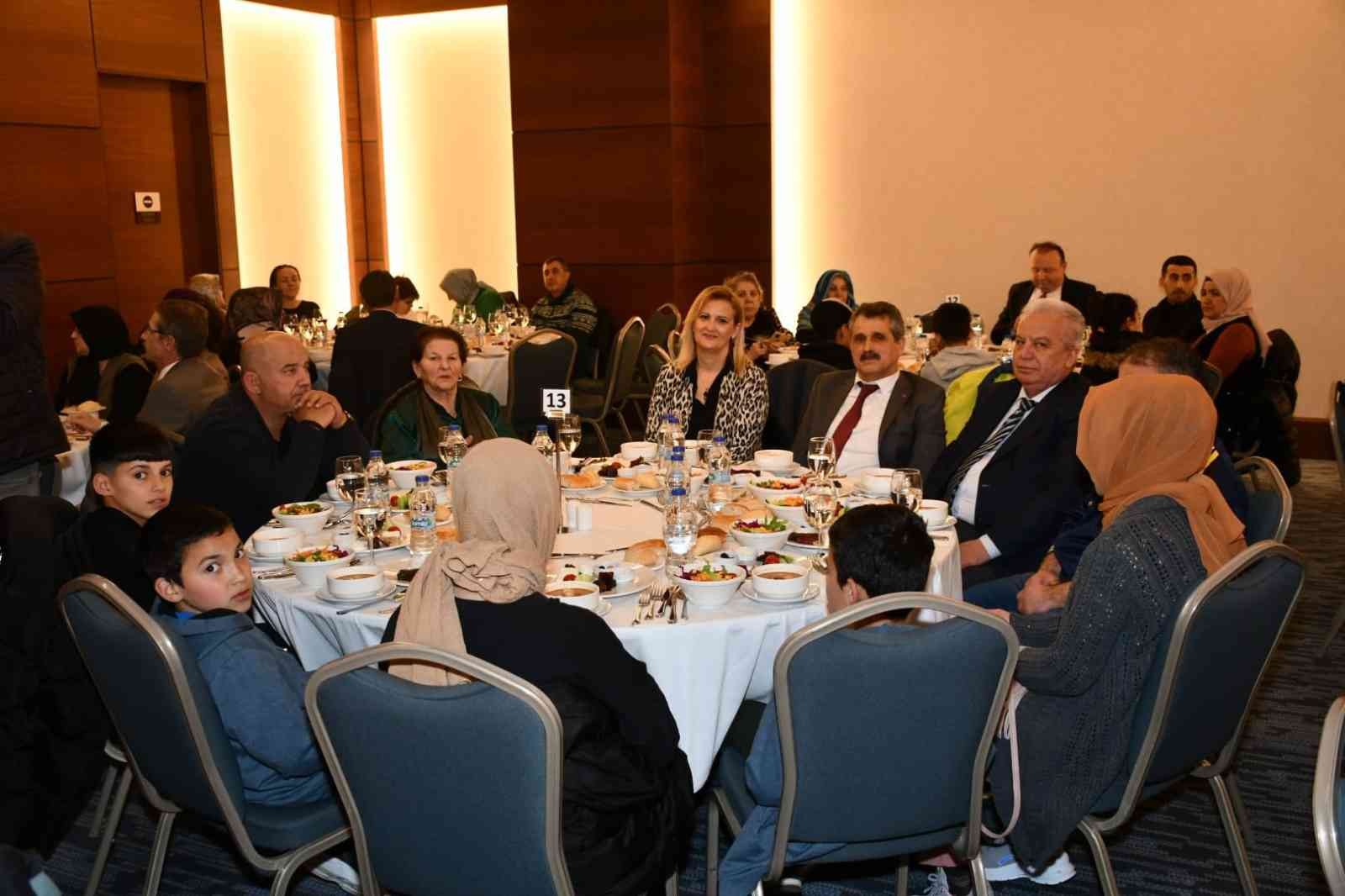 Tekirdağ’ın Çorlu ilçesinde kaymakamlık tarafından, ilçede ikamet eden şehit aileleri ve gaziler onuruna iftar yemeği düzenlendi. Çorlu ...