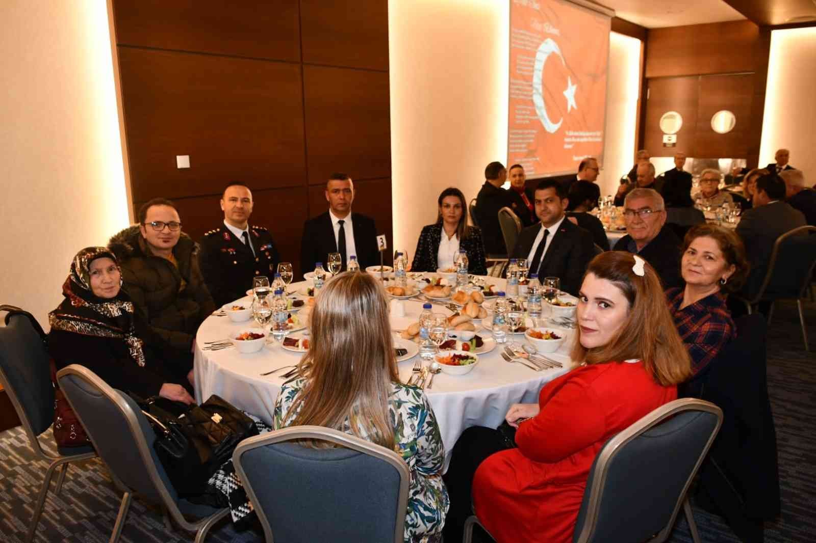 Tekirdağ’ın Çorlu ilçesinde kaymakamlık tarafından, ilçede ikamet eden şehit aileleri ve gaziler onuruna iftar yemeği düzenlendi. Çorlu ...