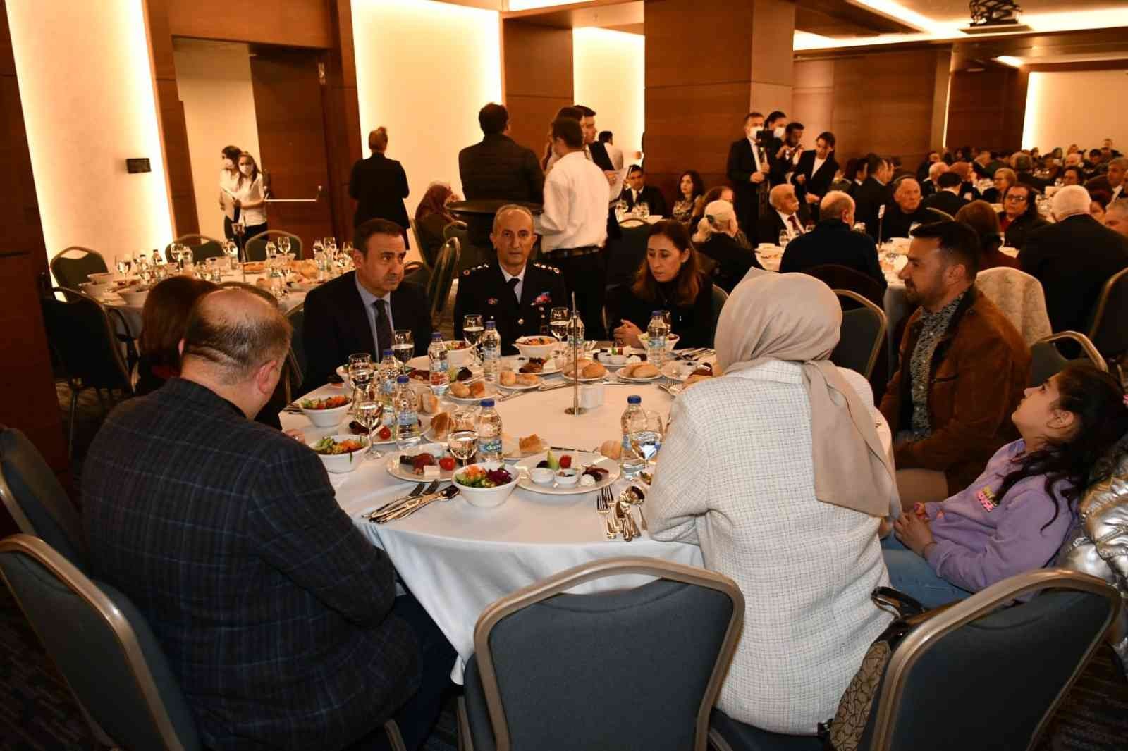 Tekirdağ’ın Çorlu ilçesinde kaymakamlık tarafından, ilçede ikamet eden şehit aileleri ve gaziler onuruna iftar yemeği düzenlendi. Çorlu ...