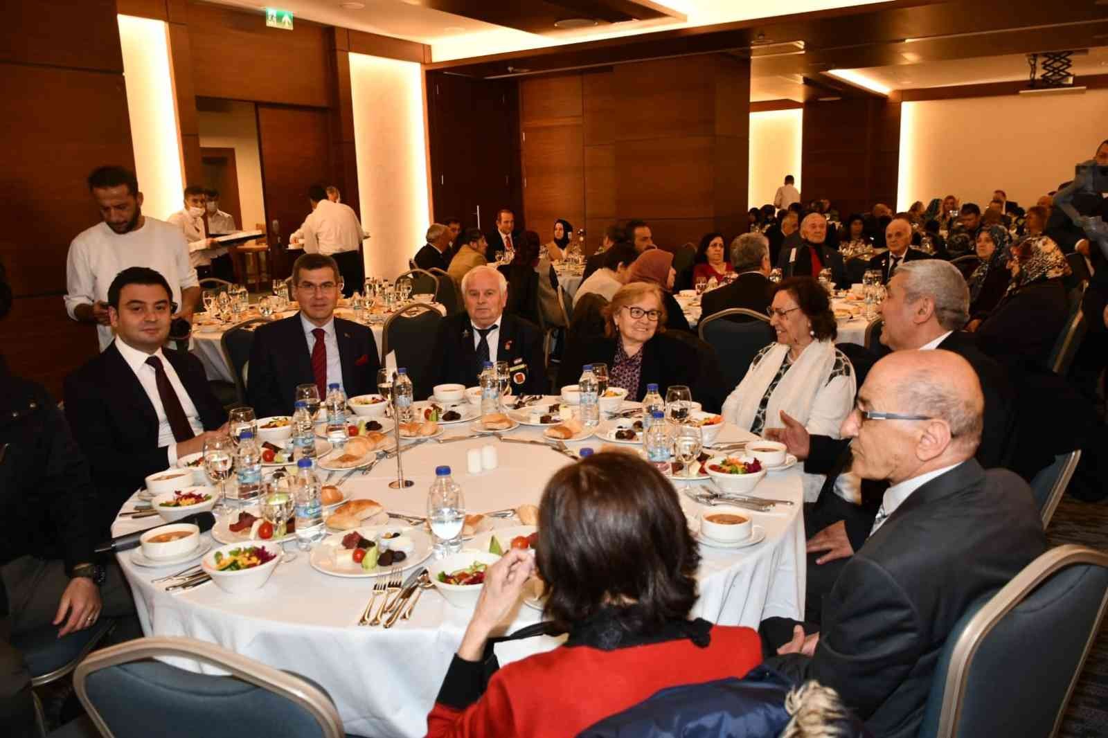 Tekirdağ’ın Çorlu ilçesinde kaymakamlık tarafından, ilçede ikamet eden şehit aileleri ve gaziler onuruna iftar yemeği düzenlendi. Çorlu ...