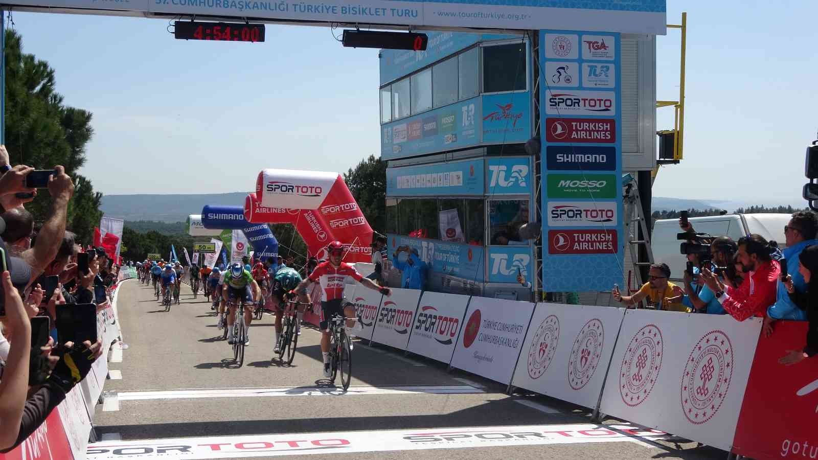 57. Cumhurbaşkanlığı Türkiye Bisiklet Turu’nun (Tour Of Türkiye) altıncı gününde 204.6 kilometrelik Edremit-Eceabat etabını Lotto Soudal Takımı ...