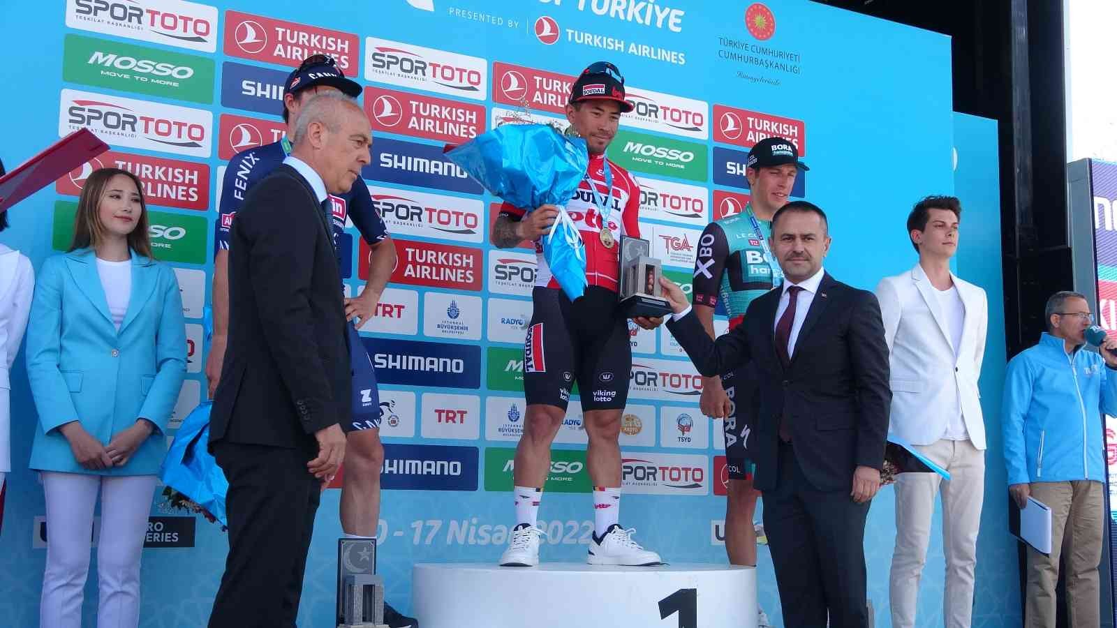 57. Cumhurbaşkanlığı Türkiye Bisiklet Turu’nun (Tour Of Türkiye) altıncı gününde 204.6 kilometrelik Edremit-Eceabat etabını Lotto Soudal Takımı ...