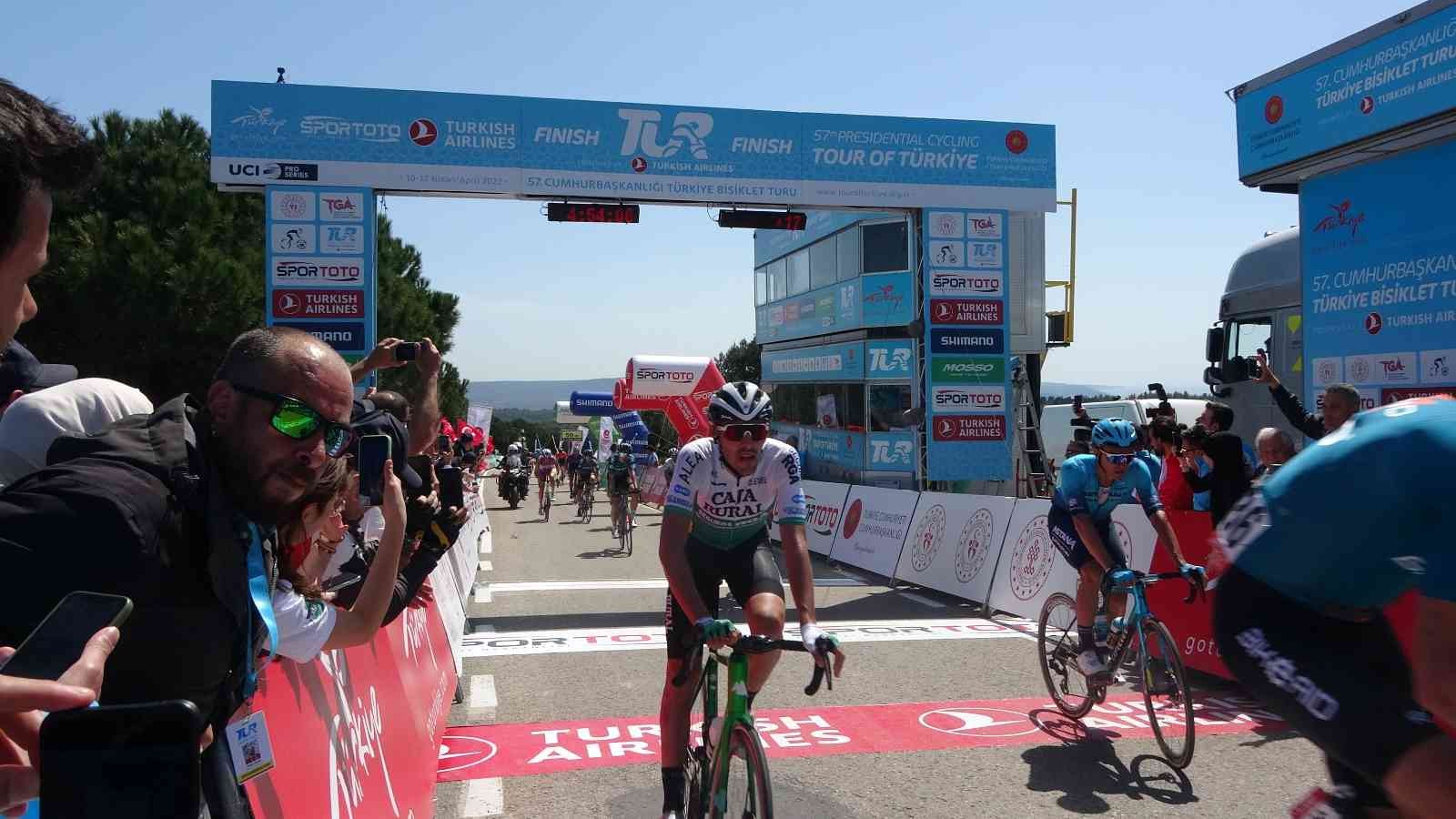 57. Cumhurbaşkanlığı Türkiye Bisiklet Turu’nun (Tour Of Türkiye) altıncı gününde 204.6 kilometrelik Edremit-Eceabat etabını Lotto Soudal Takımı ...