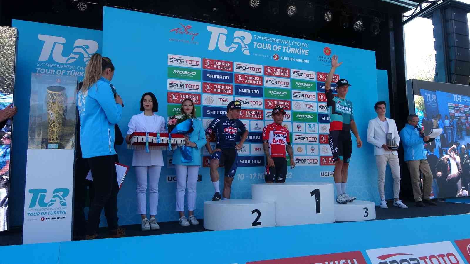 57. Cumhurbaşkanlığı Türkiye Bisiklet Turu’nun (Tour Of Türkiye) altıncı gününde 204.6 kilometrelik Edremit-Eceabat etabını Lotto Soudal Takımı ...