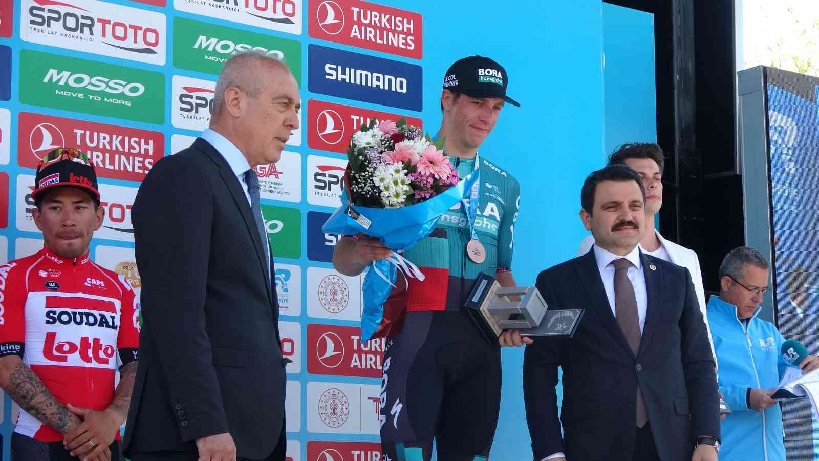 57. Cumhurbaşkanlığı Türkiye Bisiklet Turu’nun (Tour Of Türkiye) altıncı gününde 204.6 kilometrelik Edremit-Eceabat etabını Lotto Soudal Takımı ...