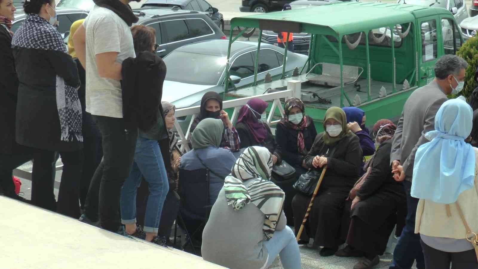 Karaciğer yetmezliği nedeniyle hayatını kaybeden Cumhuriyet Savcısı Mustafa Ramazan Günaydın Pendik’te son yolculuğuna uğurlandı. Günaydın’ın ...