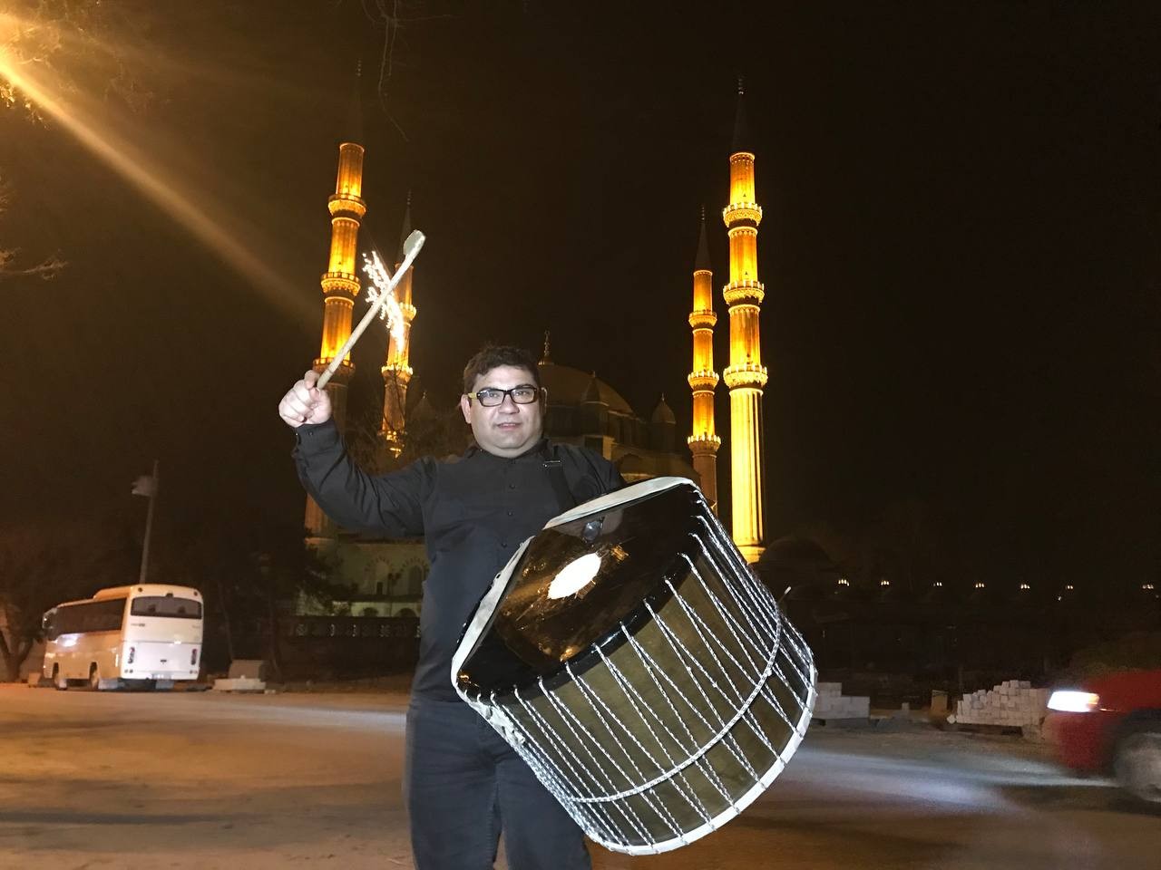 Rahmet ve mağfiret ayı olarak bilinen Ramazan-ı Şerif’in ilk sahuruna bu gece kalkıldı. Ramazan Ayı ile özdeşleşen davulcularda maniler ile ...