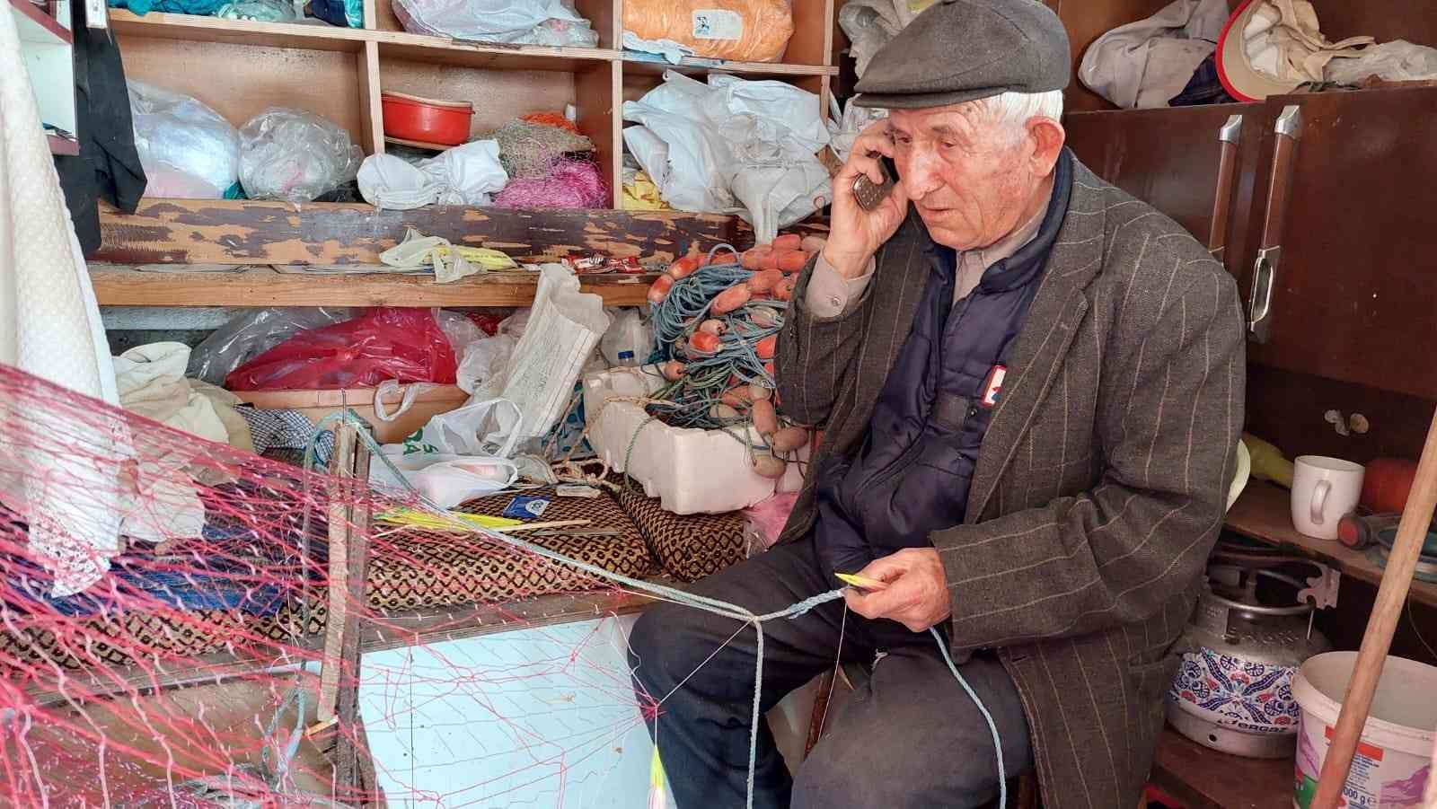 Tekirdağ’ın Süleymanpaşa ilçesinde yaşayan 78 yaşındaki balıkçı Ali Hiçsolmaz, ömrünün 70 yılını denizde balıkçılık yapmaya adadı. İlerleyen ...