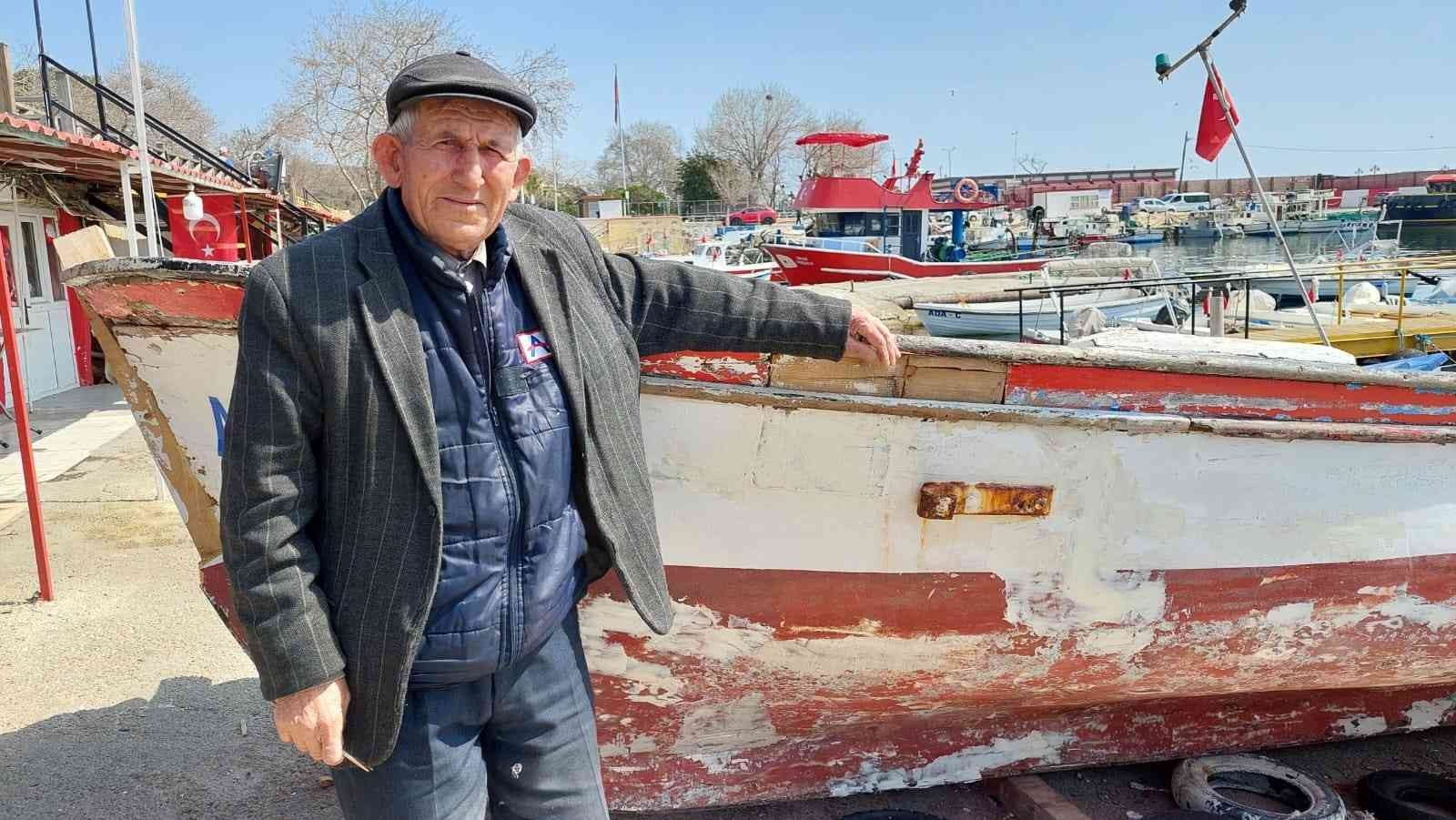 Tekirdağ’ın Süleymanpaşa ilçesinde yaşayan 78 yaşındaki balıkçı Ali Hiçsolmaz, ömrünün 70 yılını denizde balıkçılık yapmaya adadı. İlerleyen ...