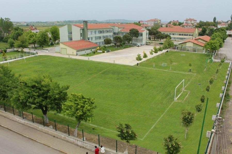 Edirne’de fabrika gibi çalışan okul atölyesi, ürettiği okul sıralarını Türkiye’nin dört bir yanına ulaştırıyor. Edirne’nin Uzunköprü ilçesinde ...