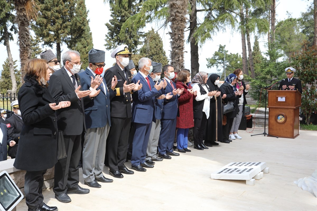 Çanakkale Boğazı Nara Burnu önlerinde 4 Nisan 1953’te İsveç bayraklı ‘Naboland’ adlı gemiyle çarpışarak batan Dumlupınar Denizaltısında şehit ...