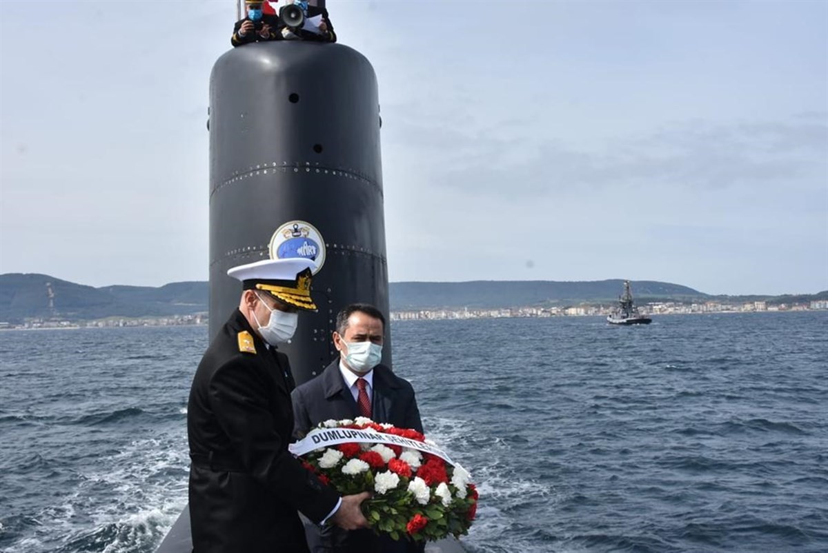 Çanakkale Boğazı Nara Burnu önlerinde 4 Nisan 1953’te İsveç bayraklı ‘Naboland’ adlı gemiyle çarpışarak batan Dumlupınar Denizaltısında şehit ...