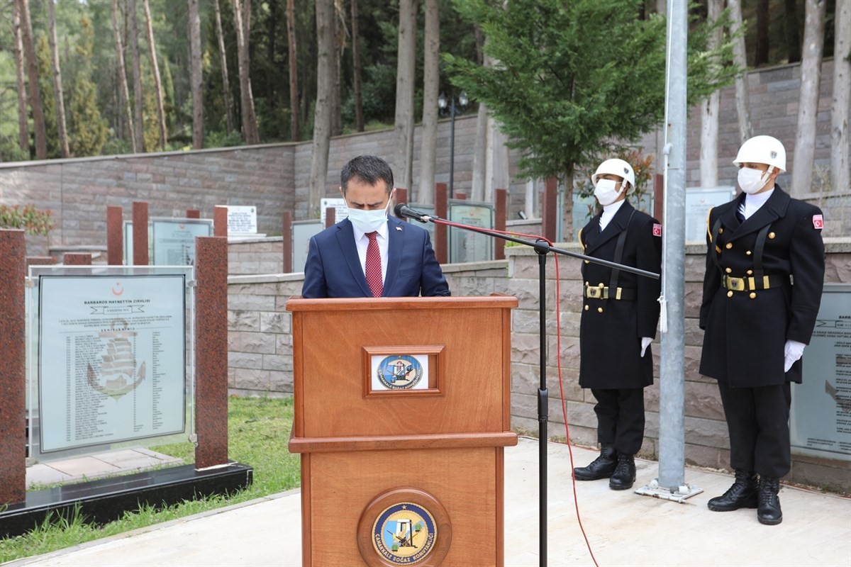 Çanakkale Boğazı Nara Burnu önlerinde 4 Nisan 1953’te İsveç bayraklı ‘Naboland’ adlı gemiyle çarpışarak batan Dumlupınar Denizaltısında şehit ...