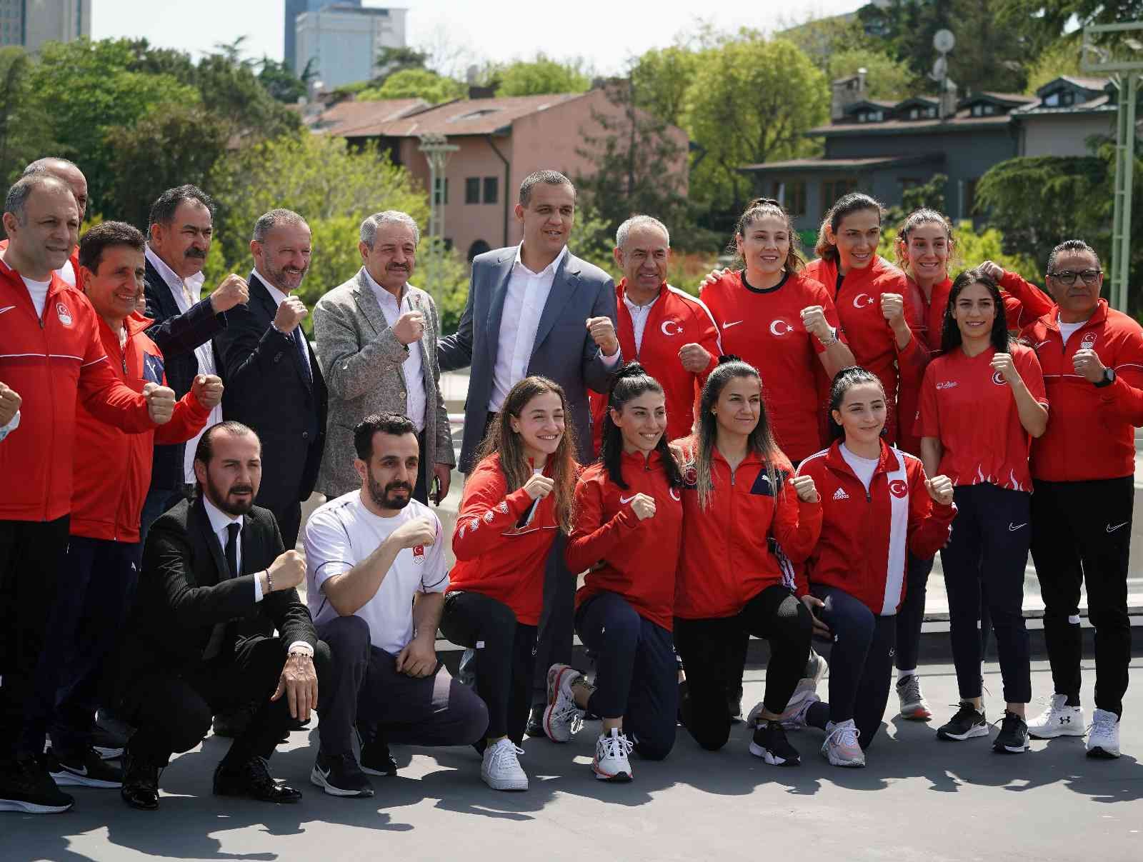 Uluslararası Boks Birliği Başkanı Umar Kremlev, Türkiye’de düzenlenecek olan Kadınlar Dünya Boks Şampiyonası’nın Türkiye’de olmasının çok önemli ...