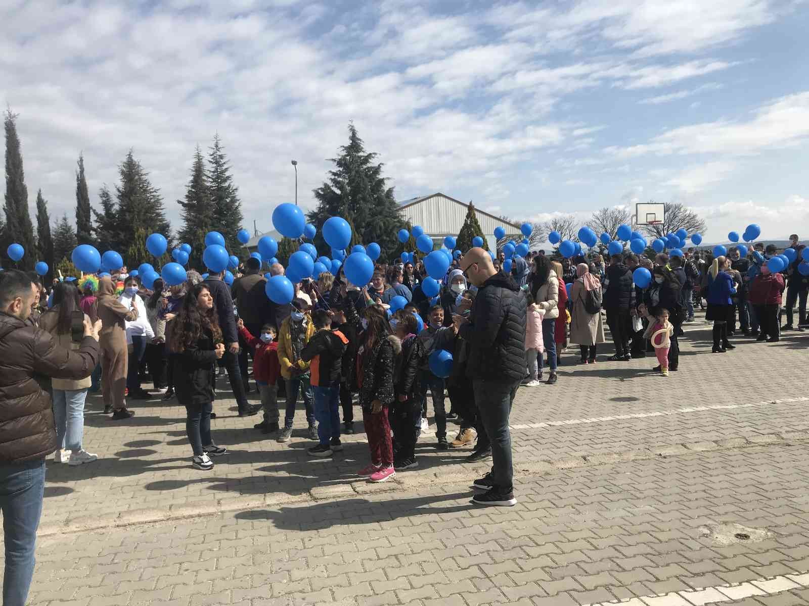 Kırklareli’nde Dünya otizm farkındalık günü etkinlikleri çerçevesinde gökyüzüne mavi balon bırakıldı. Dünya otizm farkındalık günü dolayısıyla ...