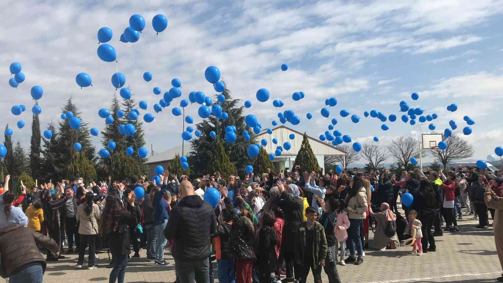 Kırklareli’nde Dünya otizm farkındalık günü etkinlikleri çerçevesinde gökyüzüne mavi balon bırakıldı. Dünya otizm farkındalık günü dolayısıyla ...