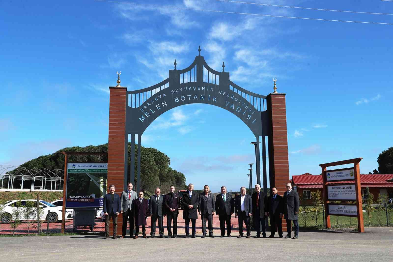 Birbirinden farklı bitki ve ürünün üretilip dünyaya ihraç edildiği, dünyanın en büyük aromatik bitkiler bahçesi Sakarya Botanik Vadisi’nde 65 bin ...