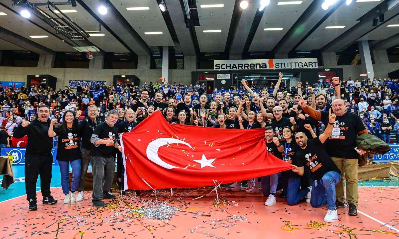 CEV Avrupa Kupası final maçlarında Allianz MTV Stuttgart’ı geçerek tarihinde ikinci kez bu organizasyonu şampiyon olarak tamamlayan Eczacıbaşı ...