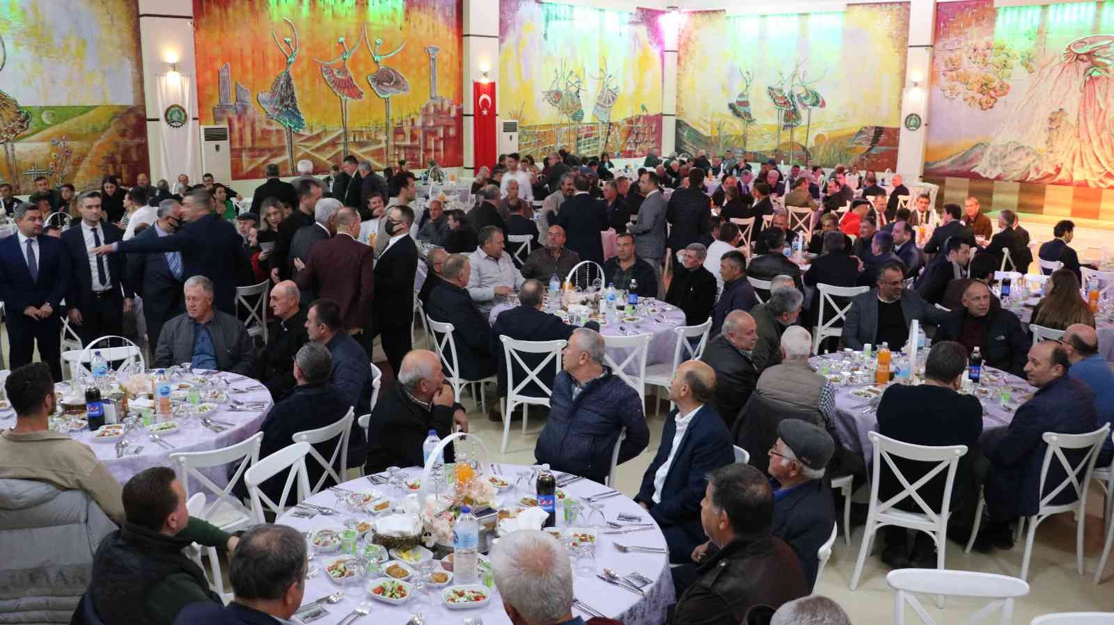 Edirne Ticaret Borsası Başkanlığı tarafından geleneksel hale getirilen iftar programı düzenlendi. Edirne Vali Yardımcısı Yusuf Güler, Edirne ...