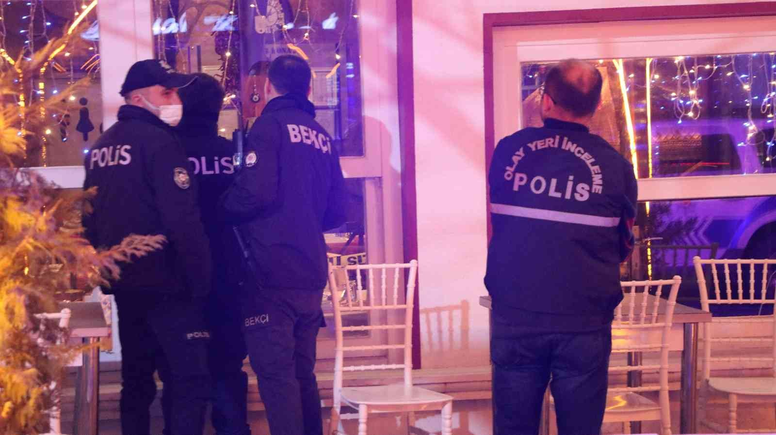 Edirne’de alkollü mekan işleten kişinin, aralarında çıkan kavgada kendisini darp etmeye çalıştığını ve eski çalışanı olduğu ileri sürdürülen ...