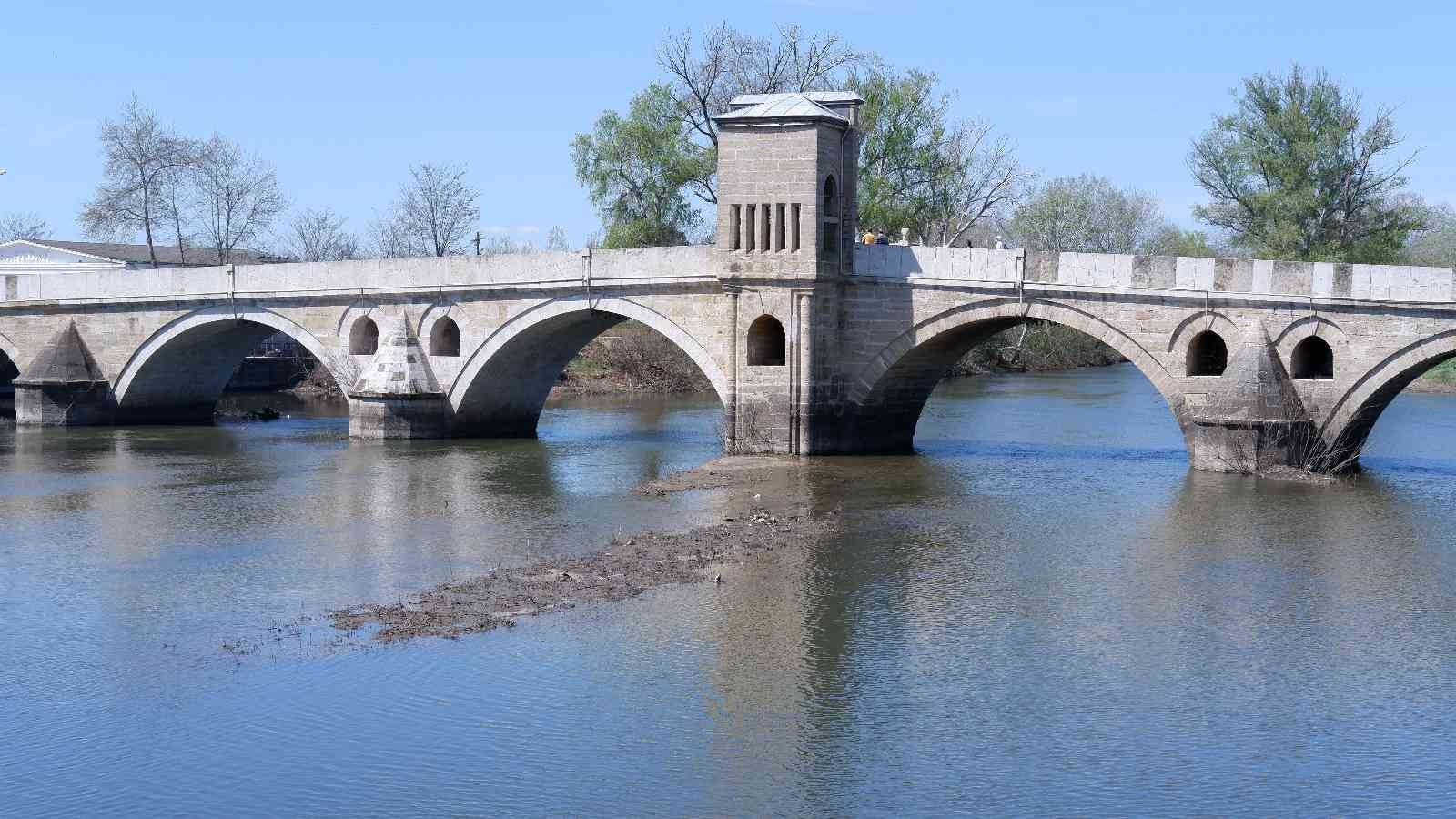 Edirne ve Bulgaristan’da yağışların az olması nedeniyle Tunca Nehri’nde son 5 yılın en kurak Nisan ayı yaşanıyor. Son ölçülen veriler ise endişe ...