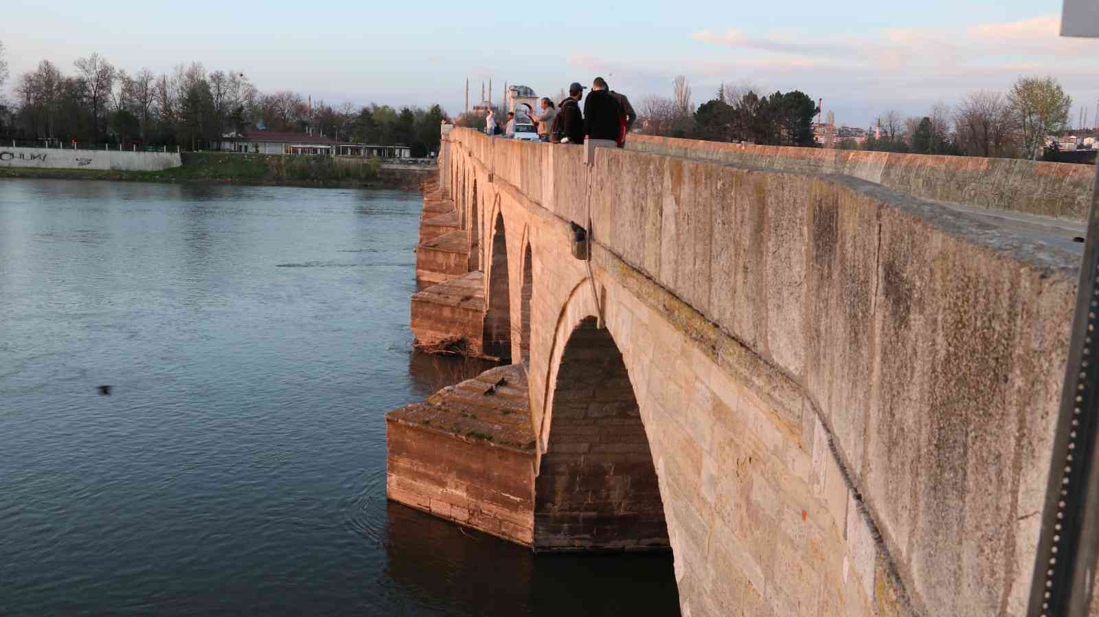 Edirne ve Bulgaristan’da yağışların az olması nedeniyle Tunca Nehri’nde son 5 yılın en kurak Nisan ayı yaşanıyor. Son ölçülen veriler ise endişe ...