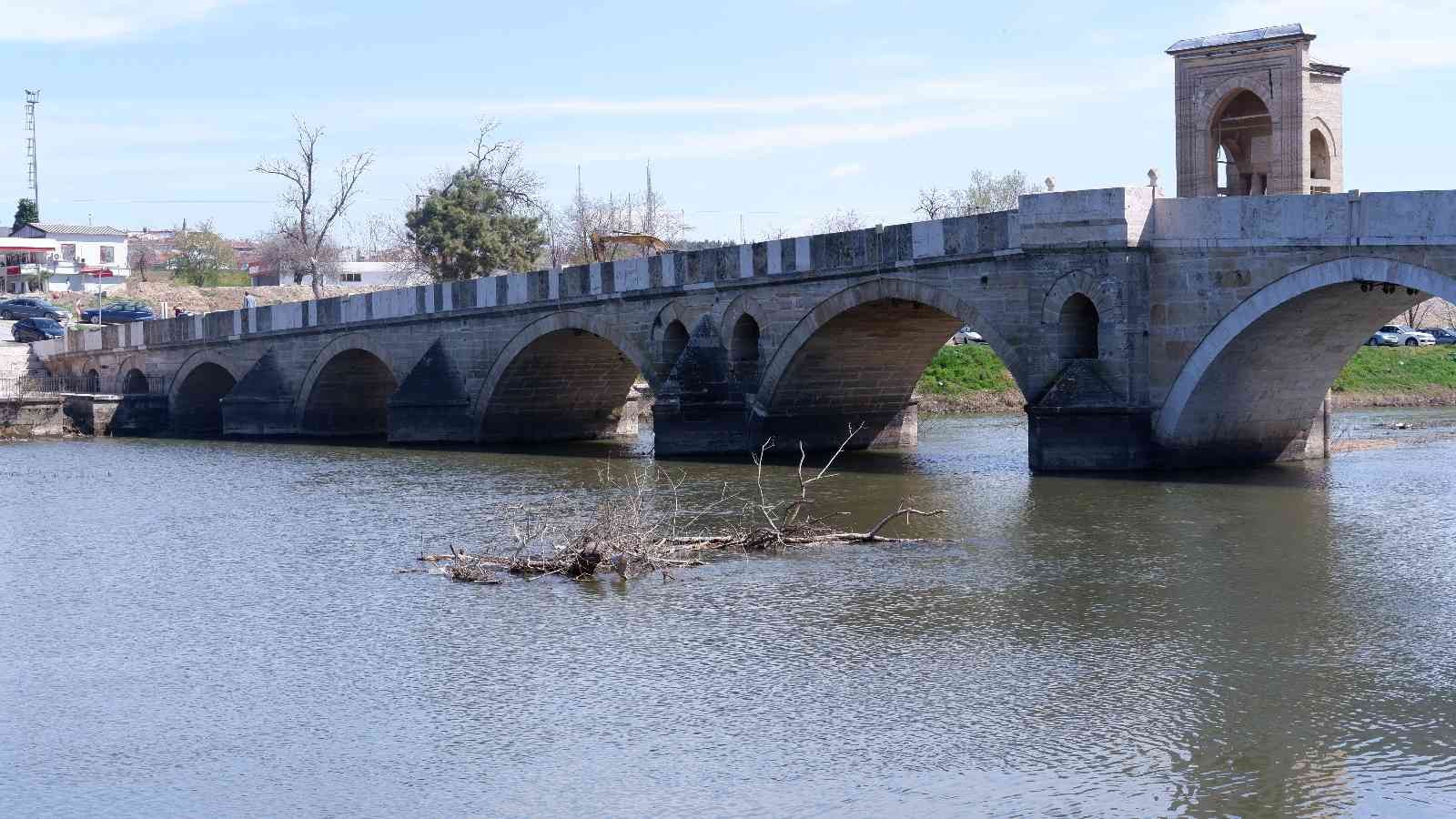 Edirne ve Bulgaristan’da yağışların az olması nedeniyle Tunca Nehri’nde son 5 yılın en kurak Nisan ayı yaşanıyor. Son ölçülen veriler ise endişe ...