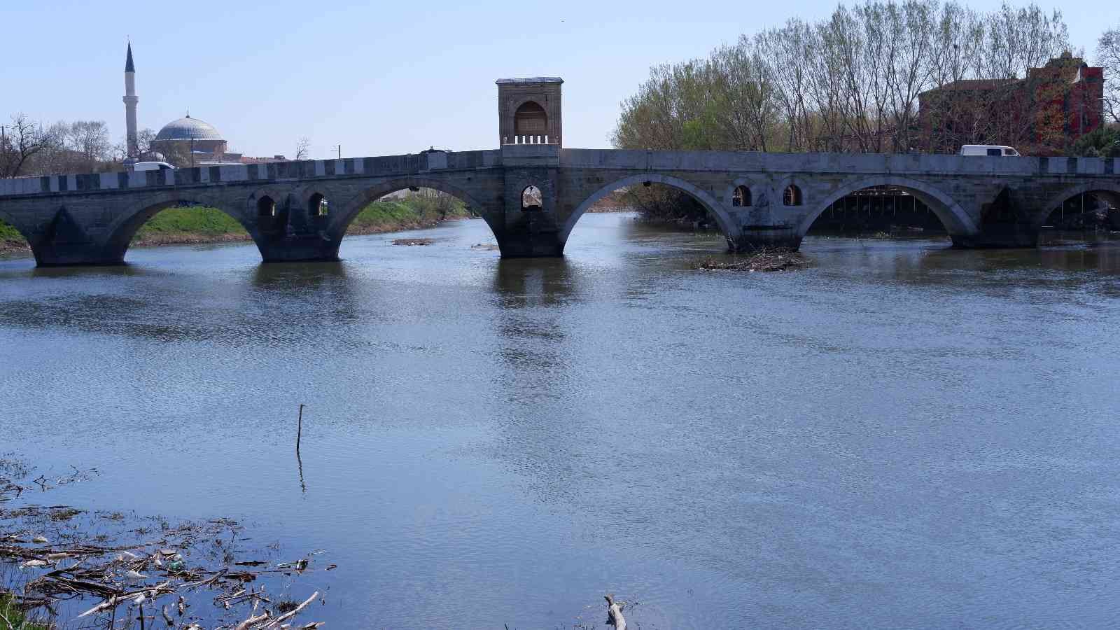 Edirne ve Bulgaristan’da yağışların az olması nedeniyle Tunca Nehri’nde son 5 yılın en kurak Nisan ayı yaşanıyor. Son ölçülen veriler ise endişe ...