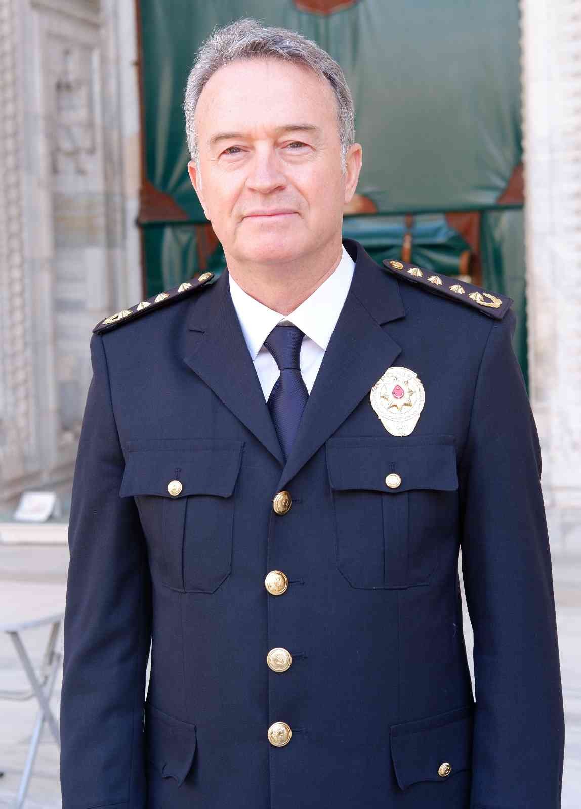 Türk Polis Teşkilatı’nın 177. kuruluş yıl dönümü dolayısıyla tarihi Üç Şerefeli Cami’de şehitler için mevlit okutuldu. Türk Polis Teşkilatı’nın ...