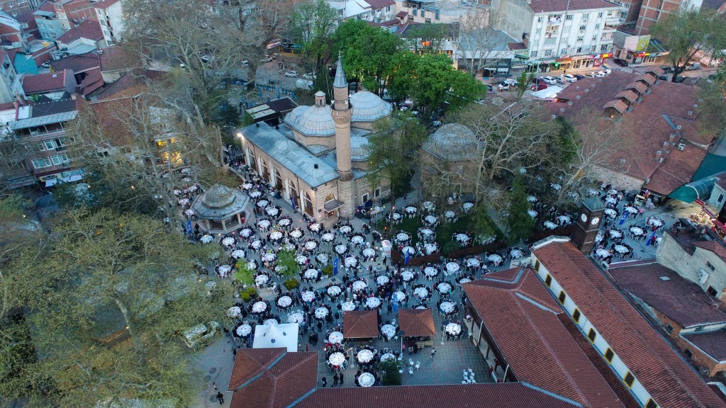 İnegöl Belediyesi, 11 ayın Sultanı Ramazan-ı Şerif’i şehrin dört bir yanında düzenlenen etkinliklerle dolu dolu geçirdi. İftarlar, sahurlar ...