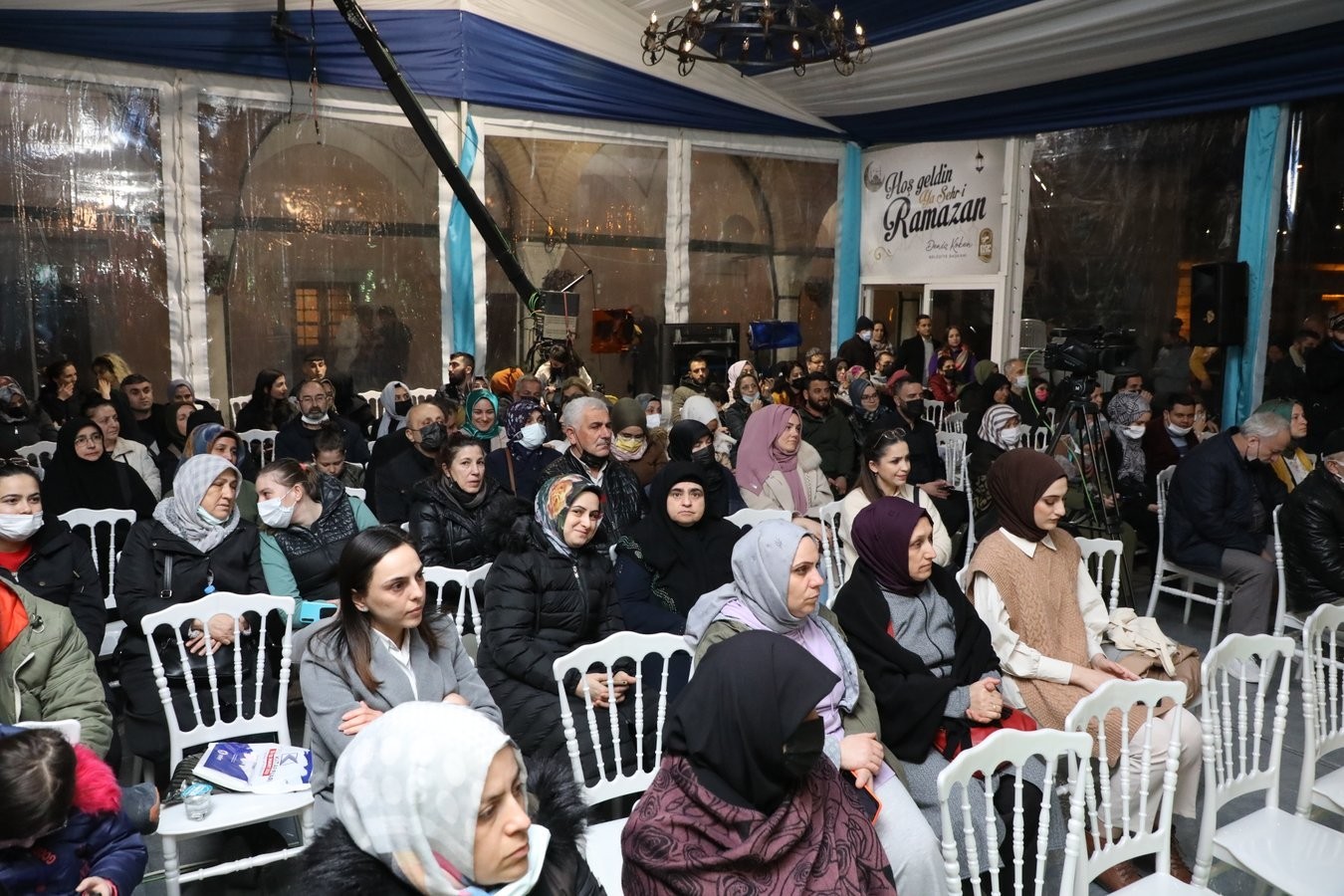 Eyüpsultan Belediyesi’nin Ramazan ayına özel düzenlediği etkinliklerden Ramazan Sohbetlerinde bu kez konuk Prof. Dr. Mustafa Karataş oldu. Zal ...