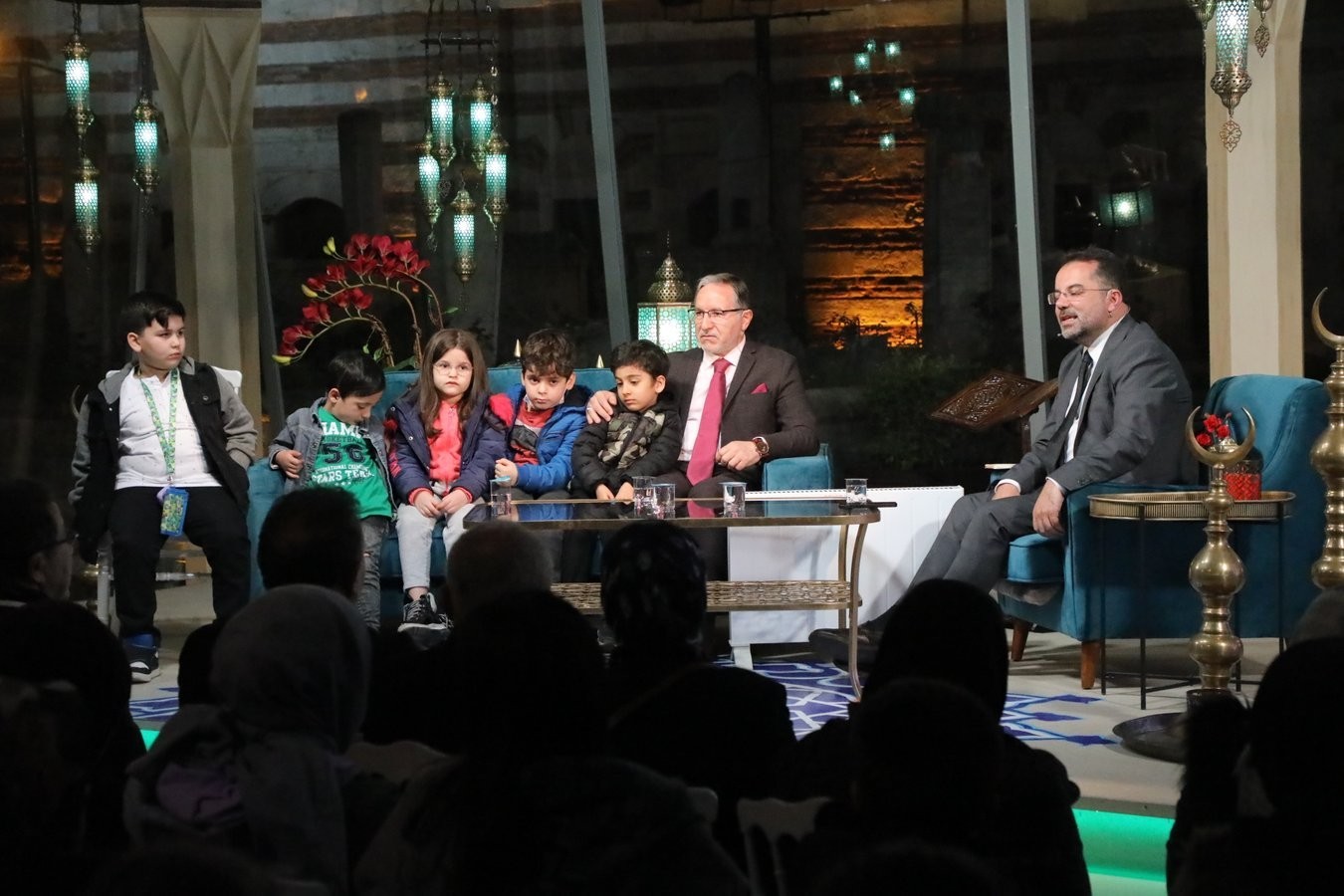 Eyüpsultan Belediyesi’nin Ramazan ayına özel düzenlediği etkinliklerden Ramazan Sohbetlerinde bu kez konuk Prof. Dr. Mustafa Karataş oldu. Zal ...