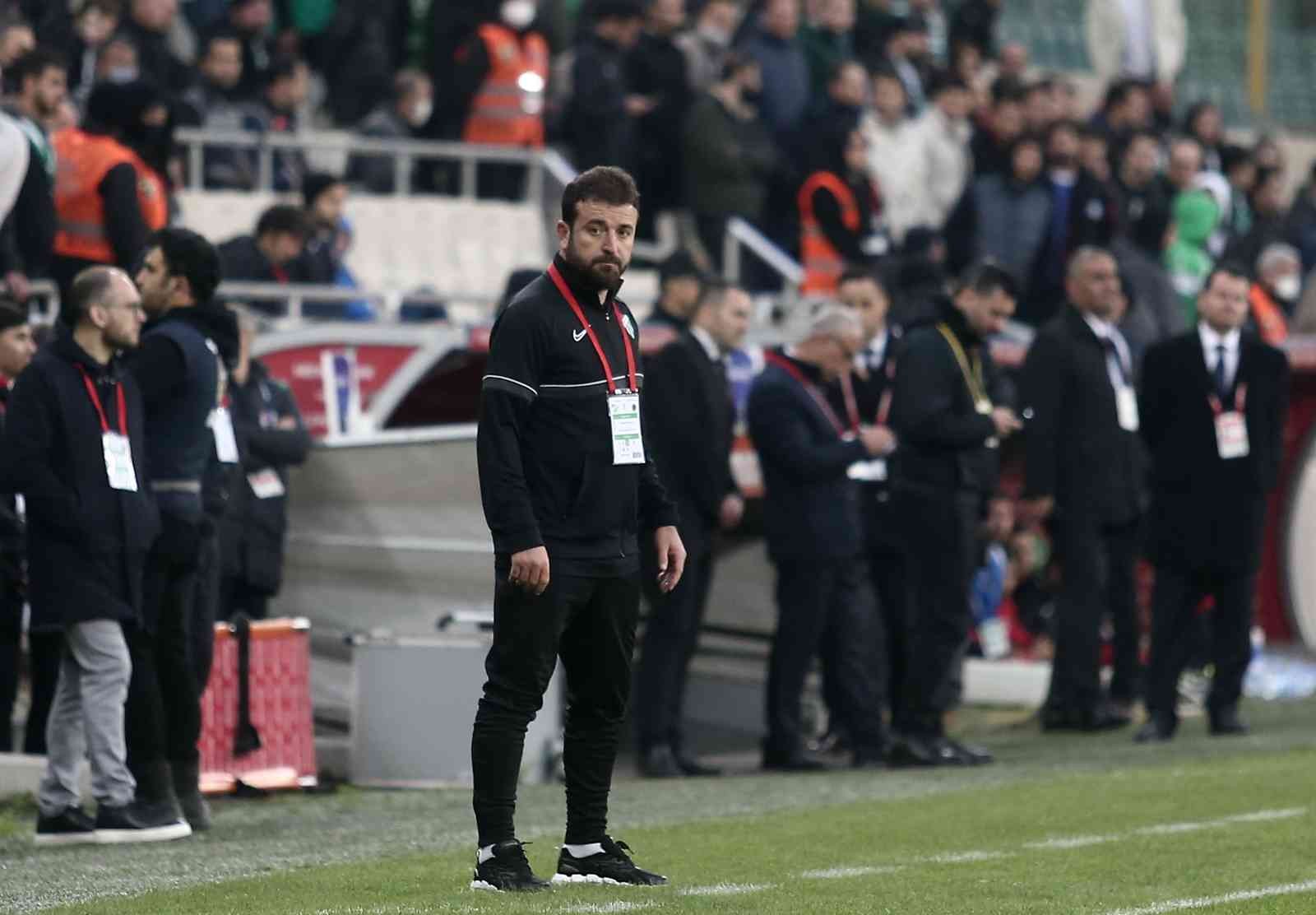 Bursaspor Yardımcı Antrenörü Fatih Şen, "Mücadeleden vazgeçmeyeceğiz. Sonuna kadar savaşacağız" dedi. Bursaspor, Spor Toto 1. Lig’in 33 ...