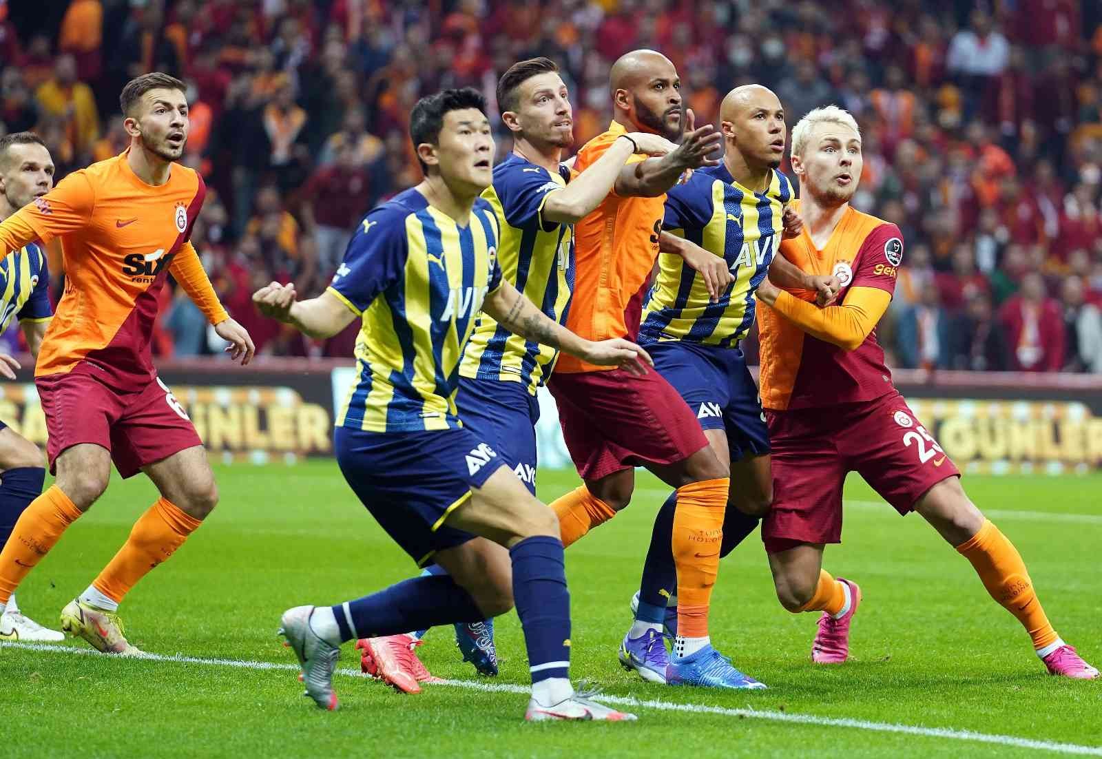 Fenerbahçe ile Galatasaray, yarın oynanacak derbi ile 395. kez rakip olacak. Ezeli rekabette sarı-lacivertlilerin 147‘ye 125 üstünlüğü bulunuyor ...