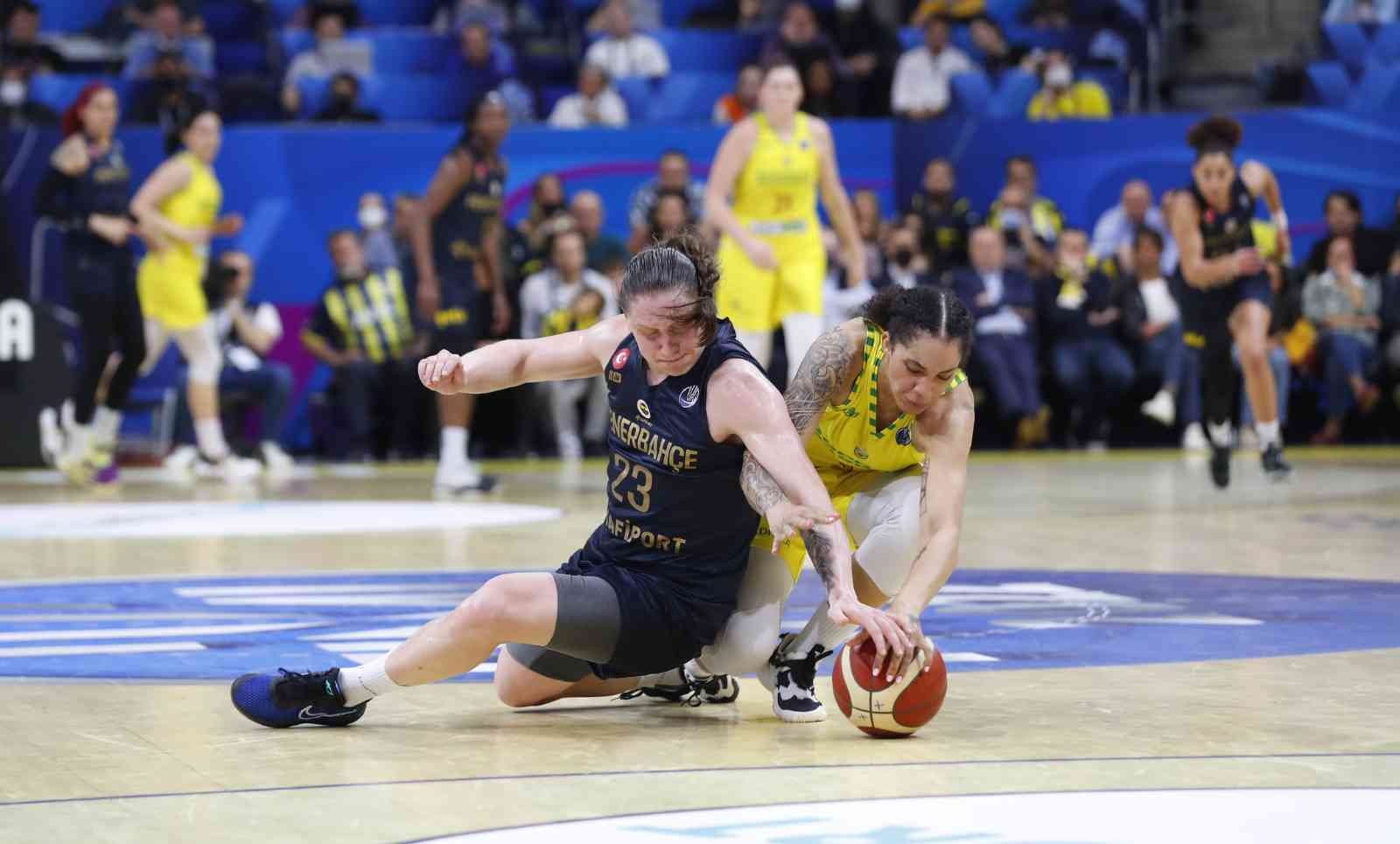 Fenerbahçe Kadın Basketbol Takımı, FIBA Kadınlar Avrupa Ligi Final maçında karşı karşıya geldiği Sopron Basket’e 60-55’lik skorla mağlup olarak ...