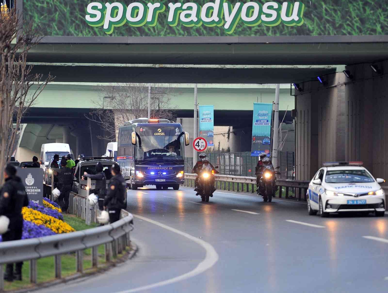 Süper Lig’in 32. haftasında sahasında ezeli rakibi Galatasaray’ı konuk edecek olan Fenerbahçe, Ülker Stadyumu’na geldi. Spor Toto Süper Lig’in 32 ...