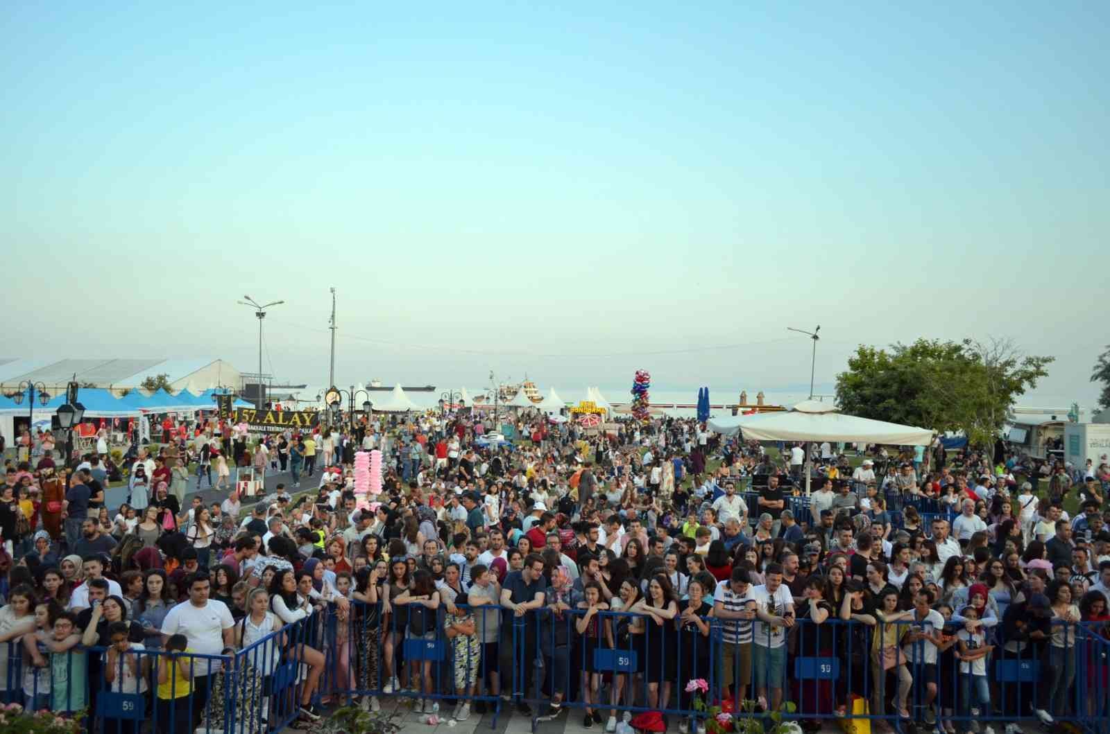 Tekirdağ’da 56 yıldır gerçekleştirilen Uluslararası Kiraz Festivali’ne sahne alacak sanatçıları yapılacak oylama sonucunda halk belirleyecek ...