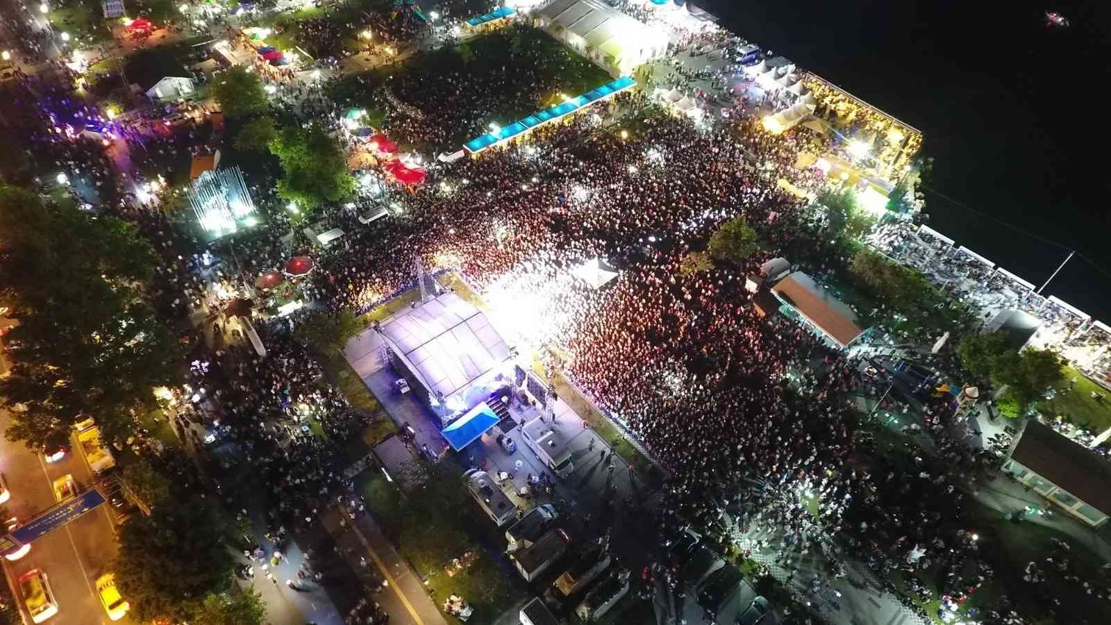 Tekirdağ’da 56 yıldır gerçekleştirilen Uluslararası Kiraz Festivali’ne sahne alacak sanatçıları yapılacak oylama sonucunda halk belirleyecek ...