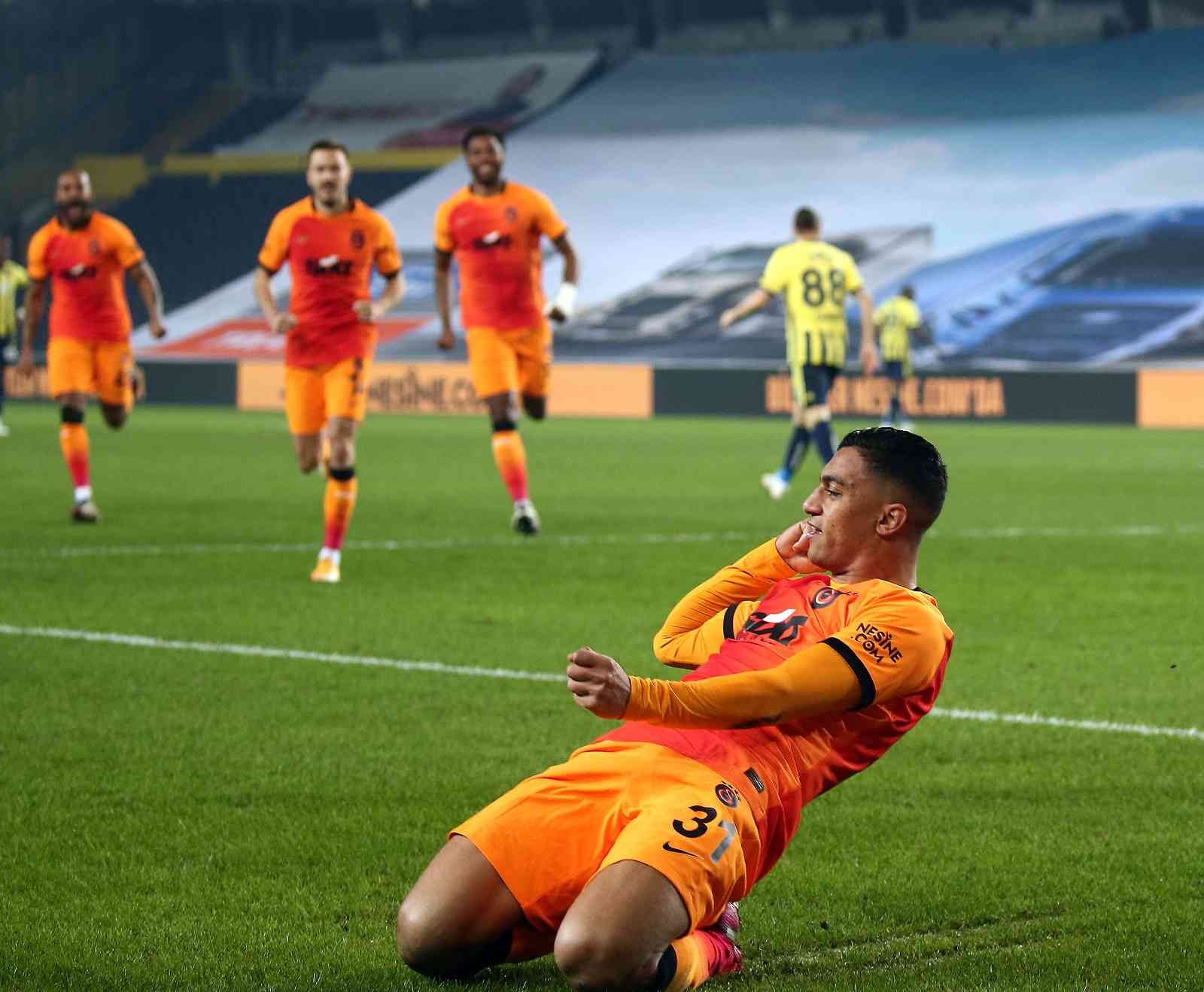 Galatasaray, Fenerbahçe ile Kadıköy’de oynadığı son 4 karşılaşmada rakibine mağlup olmadı. Sarı-kırmızılılar, son iki maçtan da 3 puanla ayrıldı ...