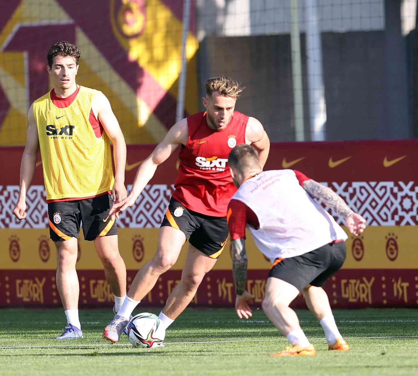 Galatasaray, Süper Lig’in 35. haftasında Sivasspor ile oynayacağı maçın hazırlıklarına bugün yaptığı antrenmanla başladı. Florya Metin Oktay ...