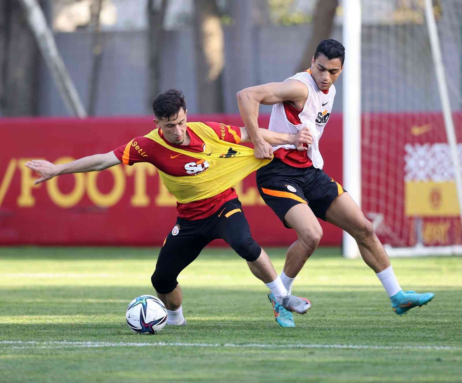 Galatasaray, Süper Lig’in 35. haftasında Sivasspor ile oynayacağı maçın hazırlıklarına bugün yaptığı antrenmanla başladı. Florya Metin Oktay ...