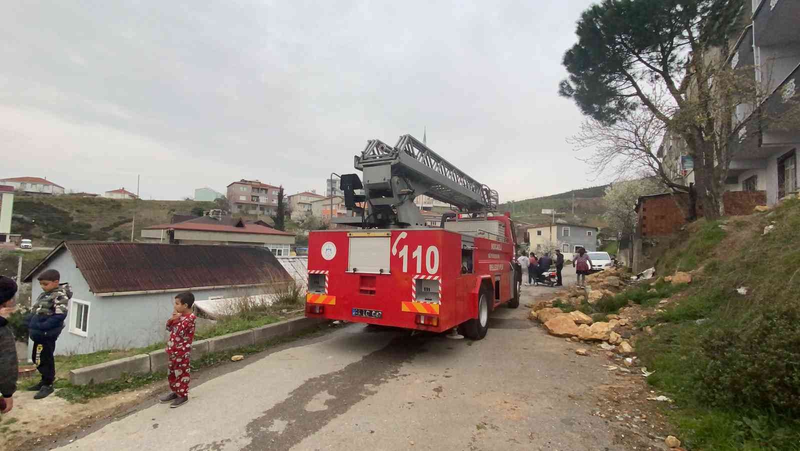 Kocaeli’nin Gebze ilçesinde bir gecekonduda çıkan yangın, itfaiye ekiplerinin çalışmalarının ardından söndürüldü. Yangın, Yavuz Selim Mahallesi ...