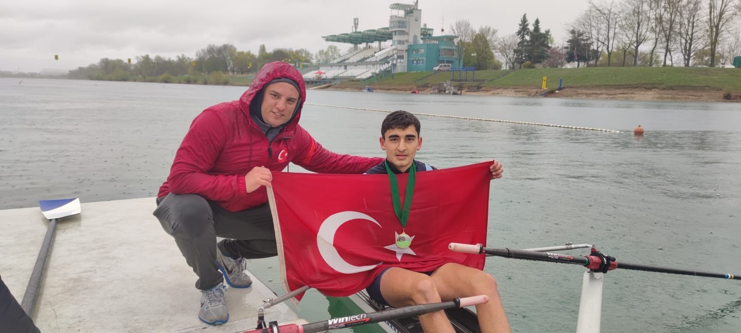 Uluslararası Zagreb Kürek Yarışlarında (Croatia Open) Türkiye Kürek Milli Takımı, Genç ve Yıldız kategorilerinde 3 altın ve 2 gümüş madalya ...