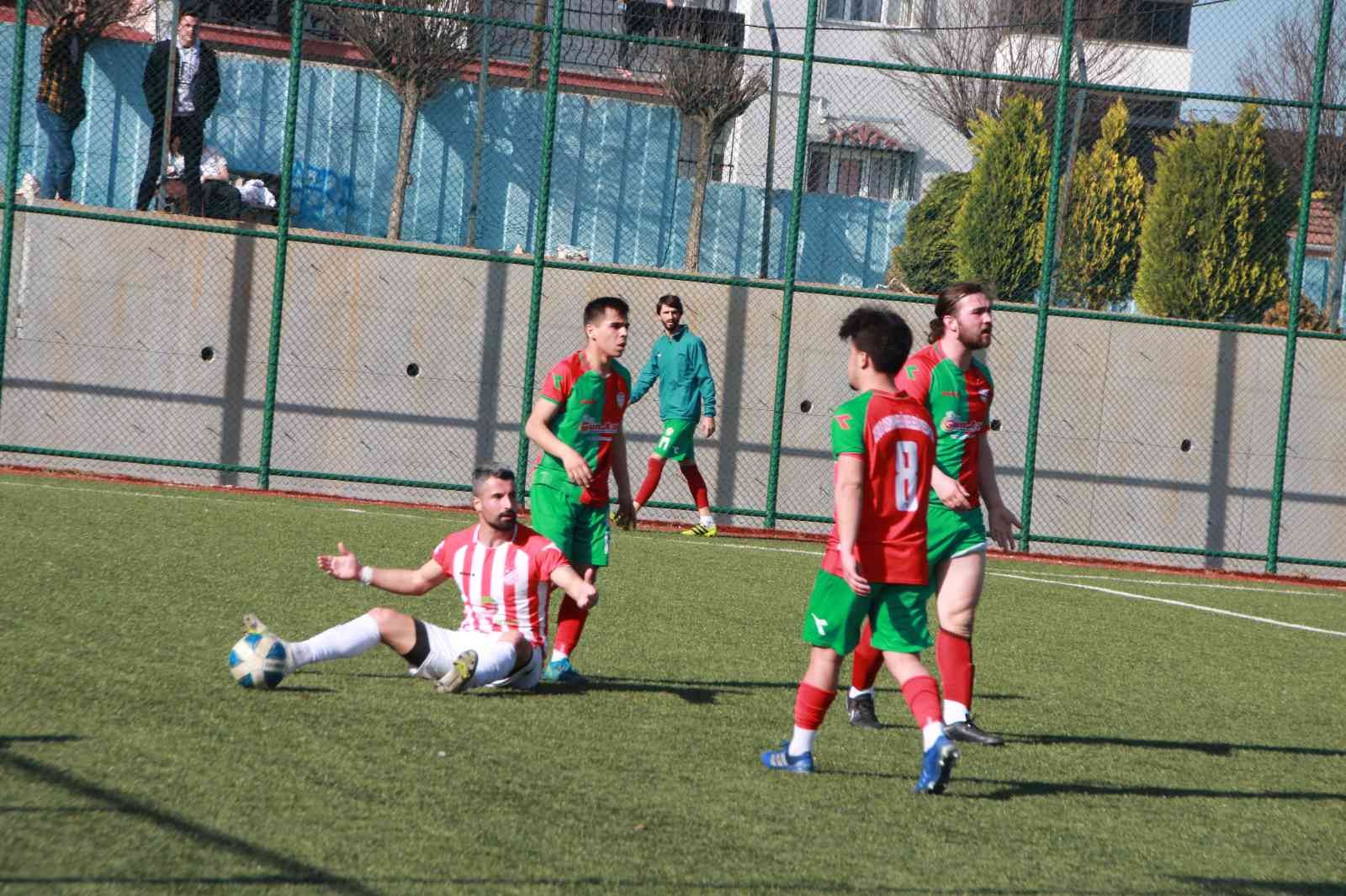 Bilecik 1. Amatör Lig Play-Off grubu ikinci hafta mücadelesinde gergin başlayarak, gergin biten maçın kazanını Bilecikspor oldu. Pazaryeri İlçe ...