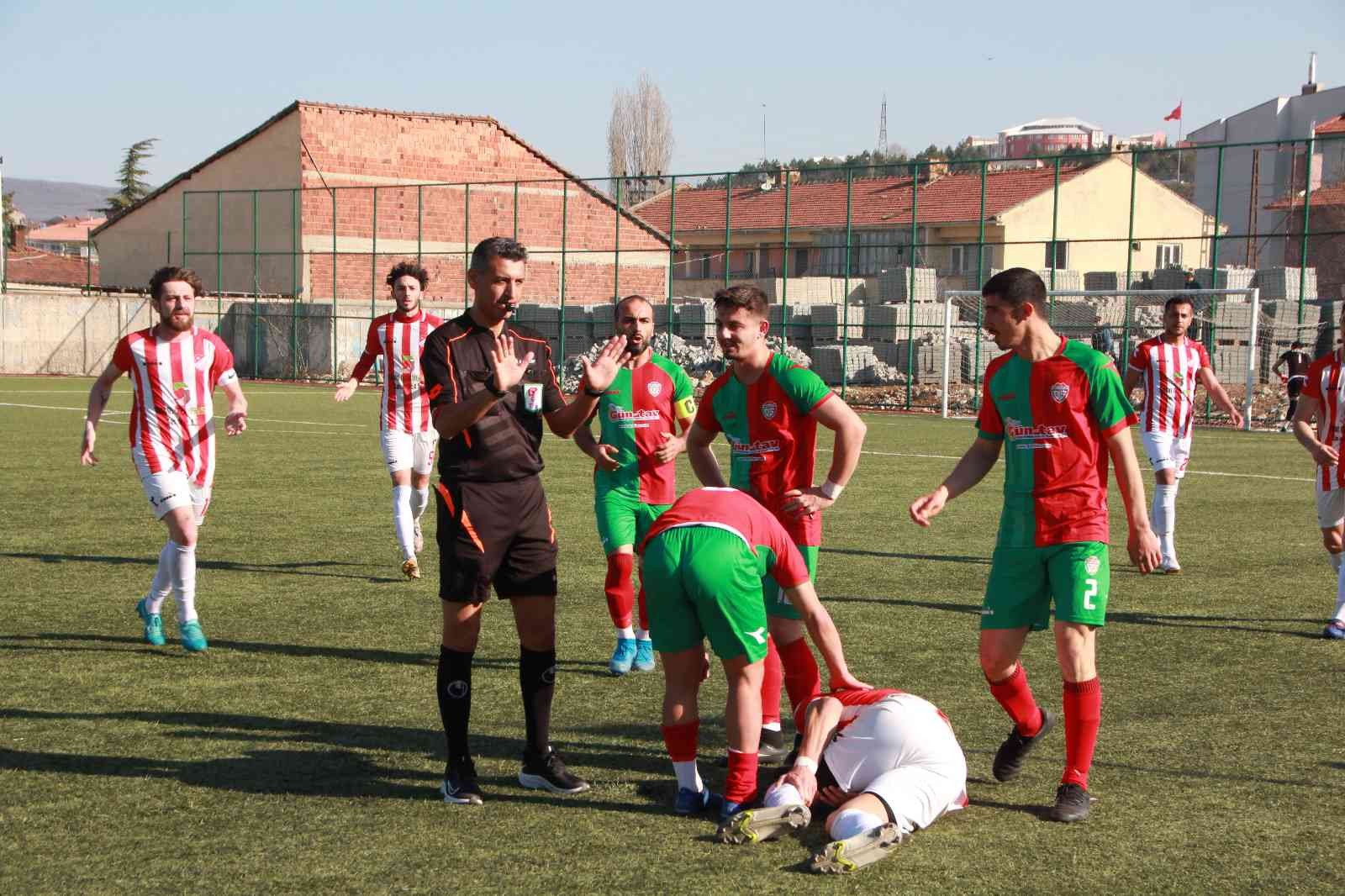 Bilecik 1. Amatör Lig Play-Off grubu ikinci hafta mücadelesinde gergin başlayarak, gergin biten maçın kazanını Bilecikspor oldu. Pazaryeri İlçe ...