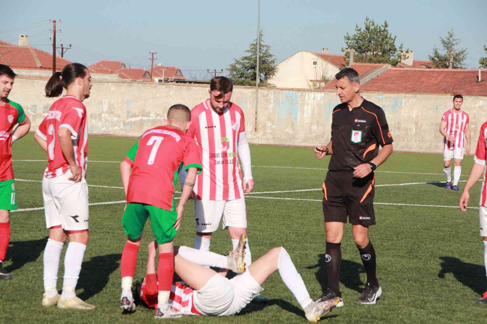 Bilecik 1. Amatör Lig Play-Off grubu ikinci hafta mücadelesinde gergin başlayarak, gergin biten maçın kazanını Bilecikspor oldu. Pazaryeri İlçe ...